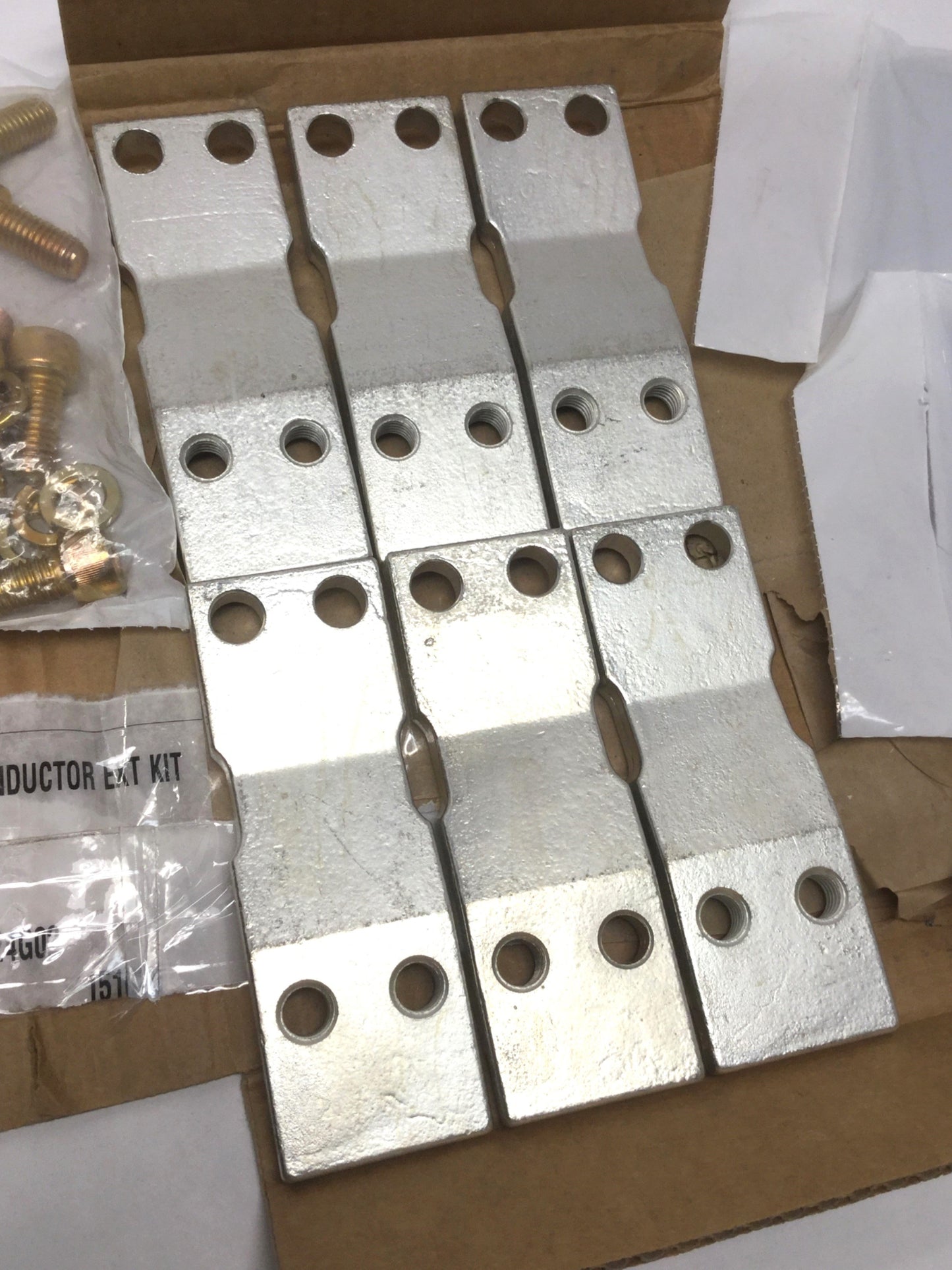 New – Open box Eaton 5104A24G02 Conductor Extension Kit, 3-Pole, N-Frame Circuit Breaker, 1200A