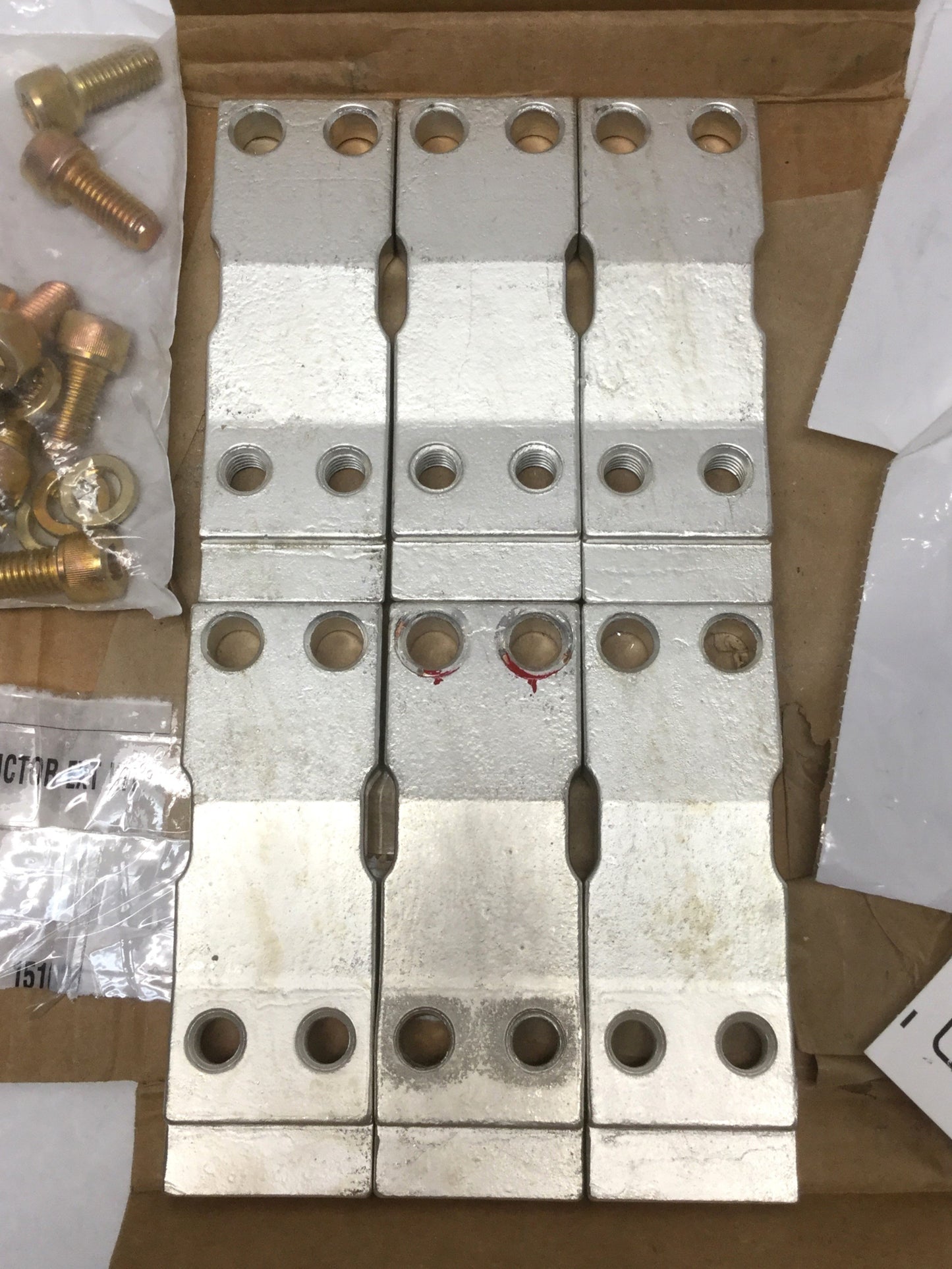 New – Open box Eaton 5104A24G02 Conductor Extension Kit, 3-Pole, N-Frame Circuit Breaker, 1200A