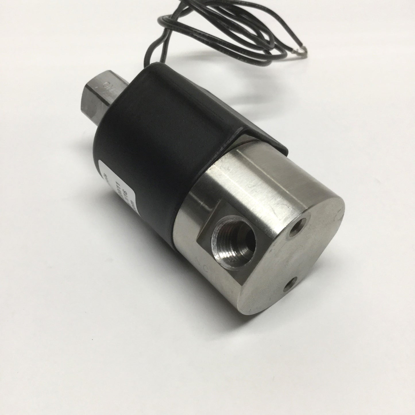 Used Gems Sensors D3311-S14 Solenoid Valve, 3-Way, 1/4" NPT, 120VAC Coil, 160psi