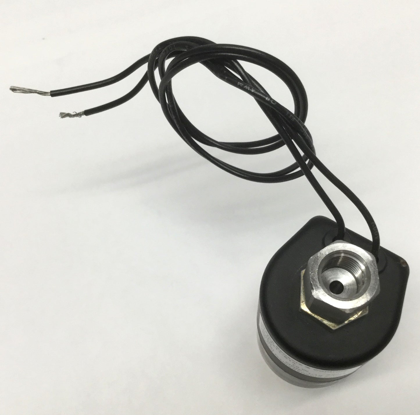 Used Gems Sensors D3311-S14 Solenoid Valve, 3-Way, 1/4" NPT, 120VAC Coil, 160psi