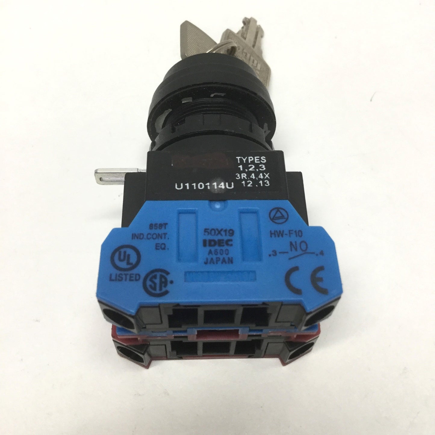 Used Idec HW1K-2AF11 Keyed 2-Position Selector Switch, Maintained, 1NO-1NC, 22mm