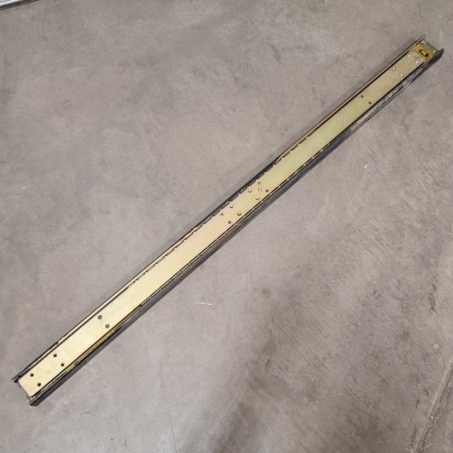 Used Chambrelan E1700 Heavy Duty Drawer Slide 1100mm Closed Length, Capacity: 1081lbs