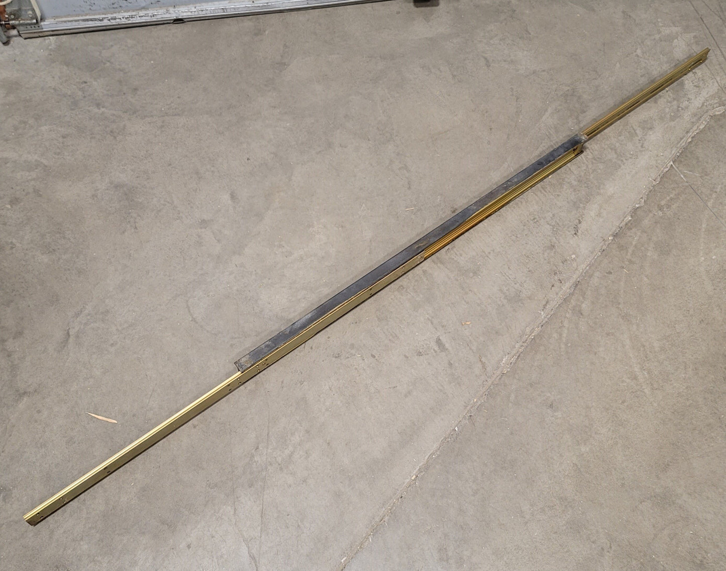 Used Chambrelan E1700 Heavy Duty Drawer Slide 1100mm Closed Length, Capacity: 1081lbs