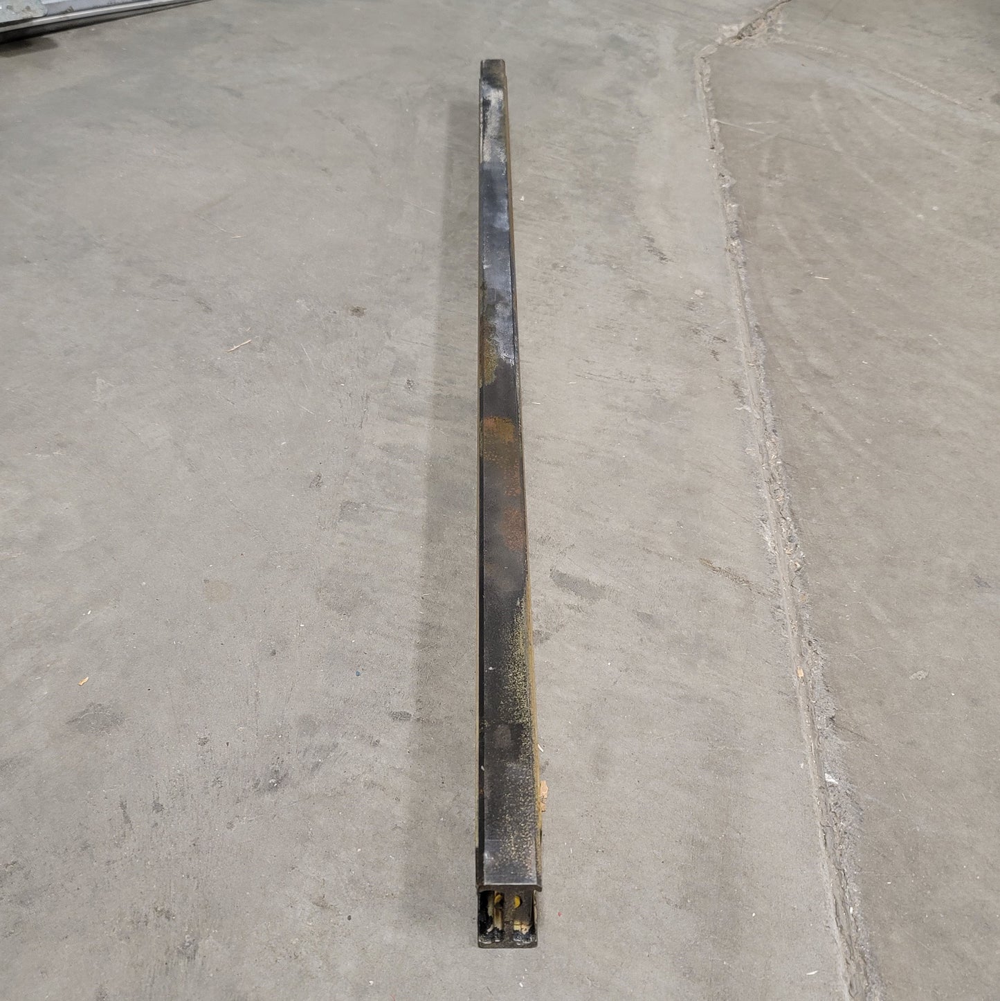 Used Chambrelan E1700 Heavy Duty Drawer Slide 1100mm Closed Length, Capacity: 1081lbs