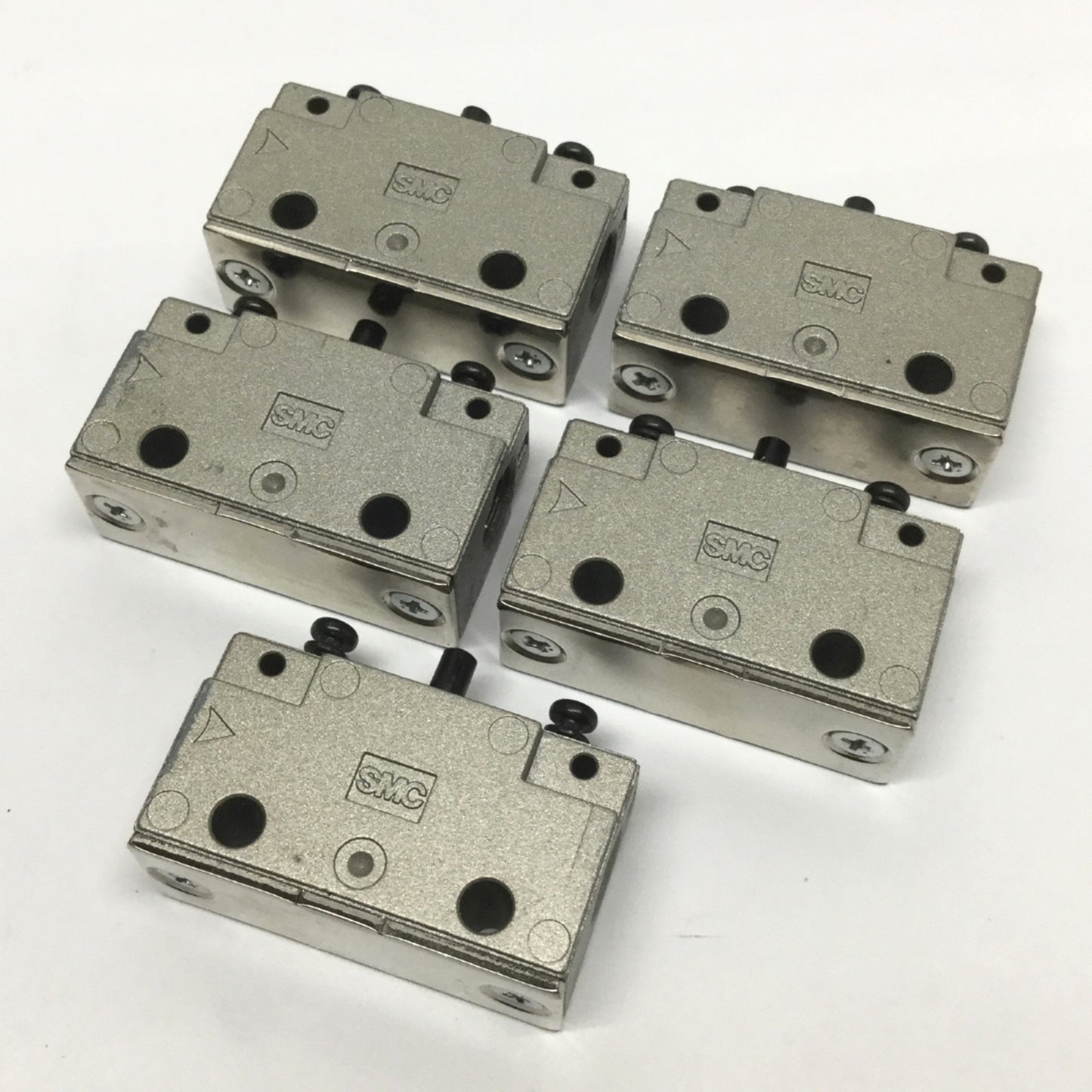 Used Lot of 5 SMC VM130-01-00 Pneumatic Mechanical Air Valve Switch, 3-Port, R 1/8"