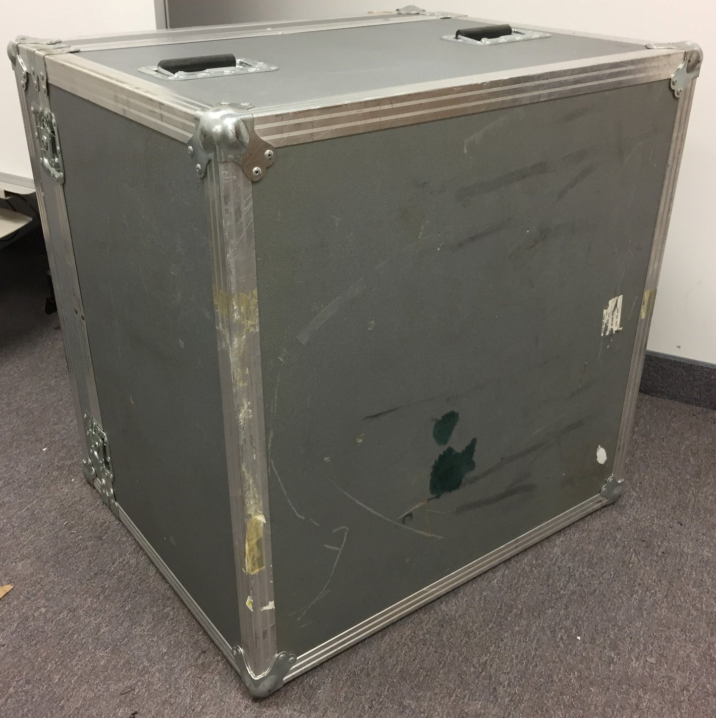 Used 30"x31"x24" Hard Plastic, Aluminum Trade Show Shipping Storage Case ID 24x24x18"