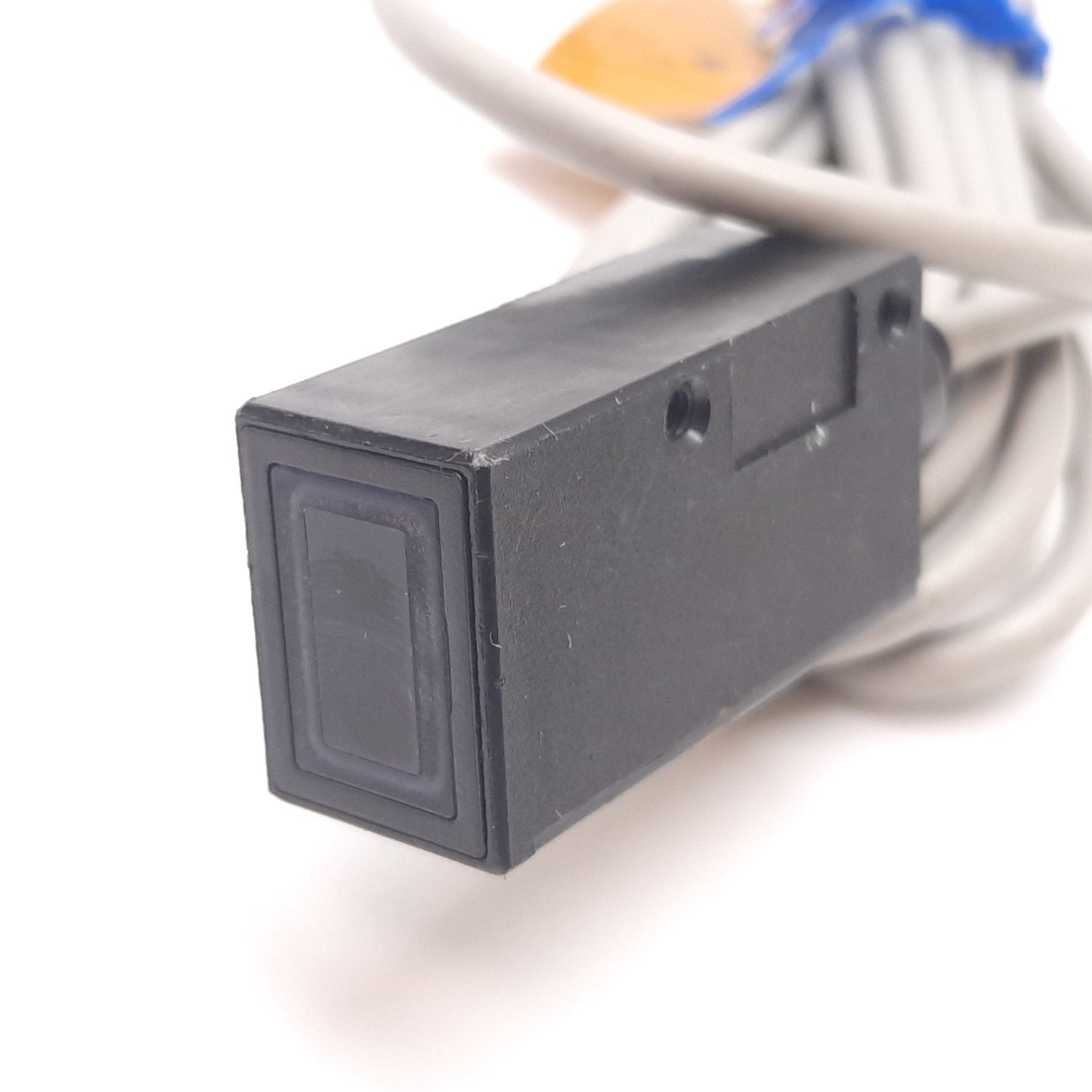 Used Omron E3S-DS10B4 Photoelectric Diffuse Reflective Sensor, 100mm, 12-24VDC, PNP
