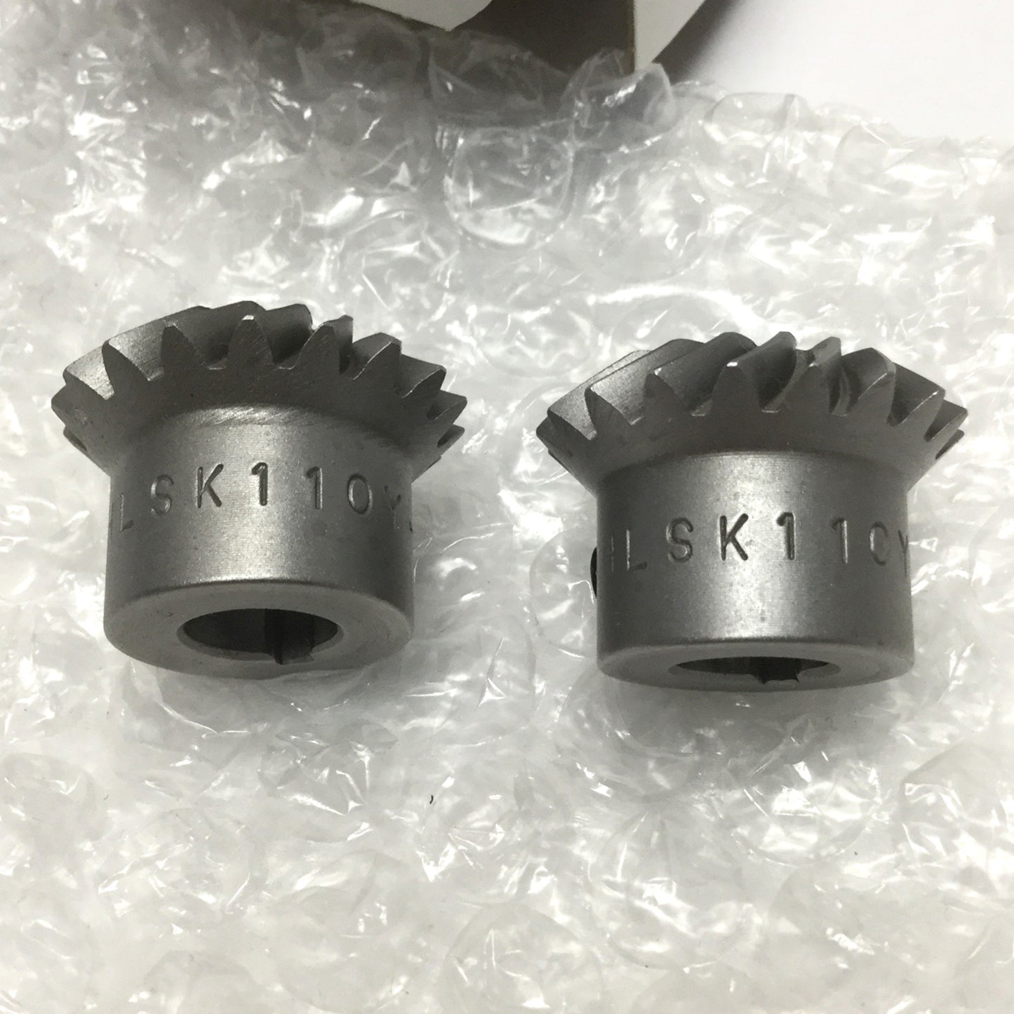 New – Open box Lot of 2 Boston HLSK110Y-R Miter Gear, Right Hand Spiral, 18 Teeth, 3/8" Bore