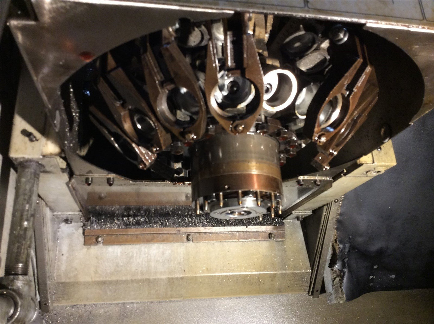 Used Chiron FZ08S Vertical Mill Machine Center VMC X-Y-Z w/Fanuc CNC FilterMist