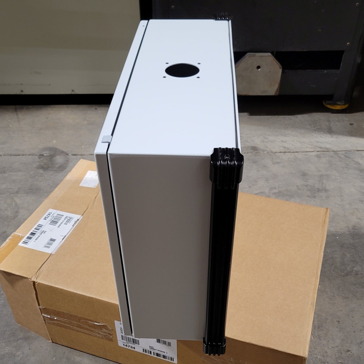 New Hoffman CP455518 Concept HMI Enclosure With Black Handles 450x550x180mm, Gray