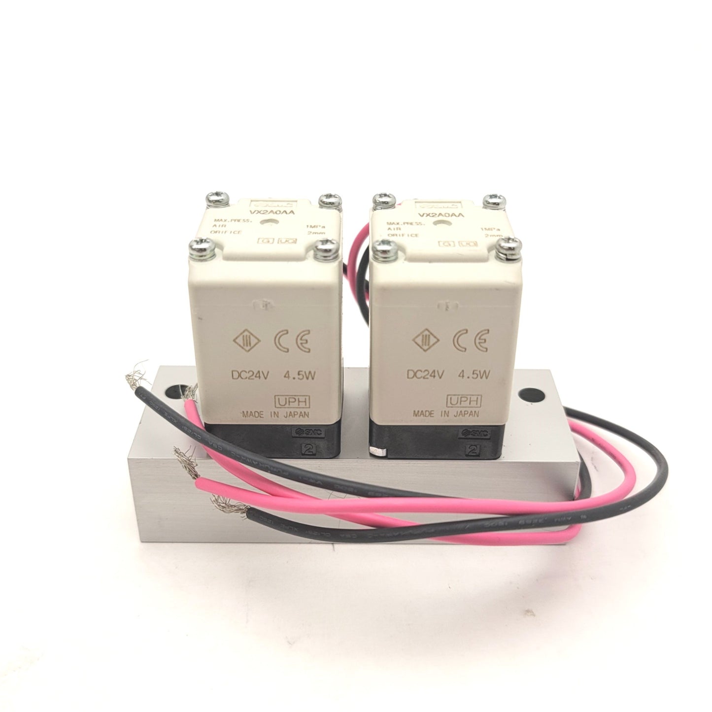 New – Open box Bank Of 2 SMC VX2A0AA Solenoid Valves On SMC VVX210A02B Manifold, 24VDC, 1MPa