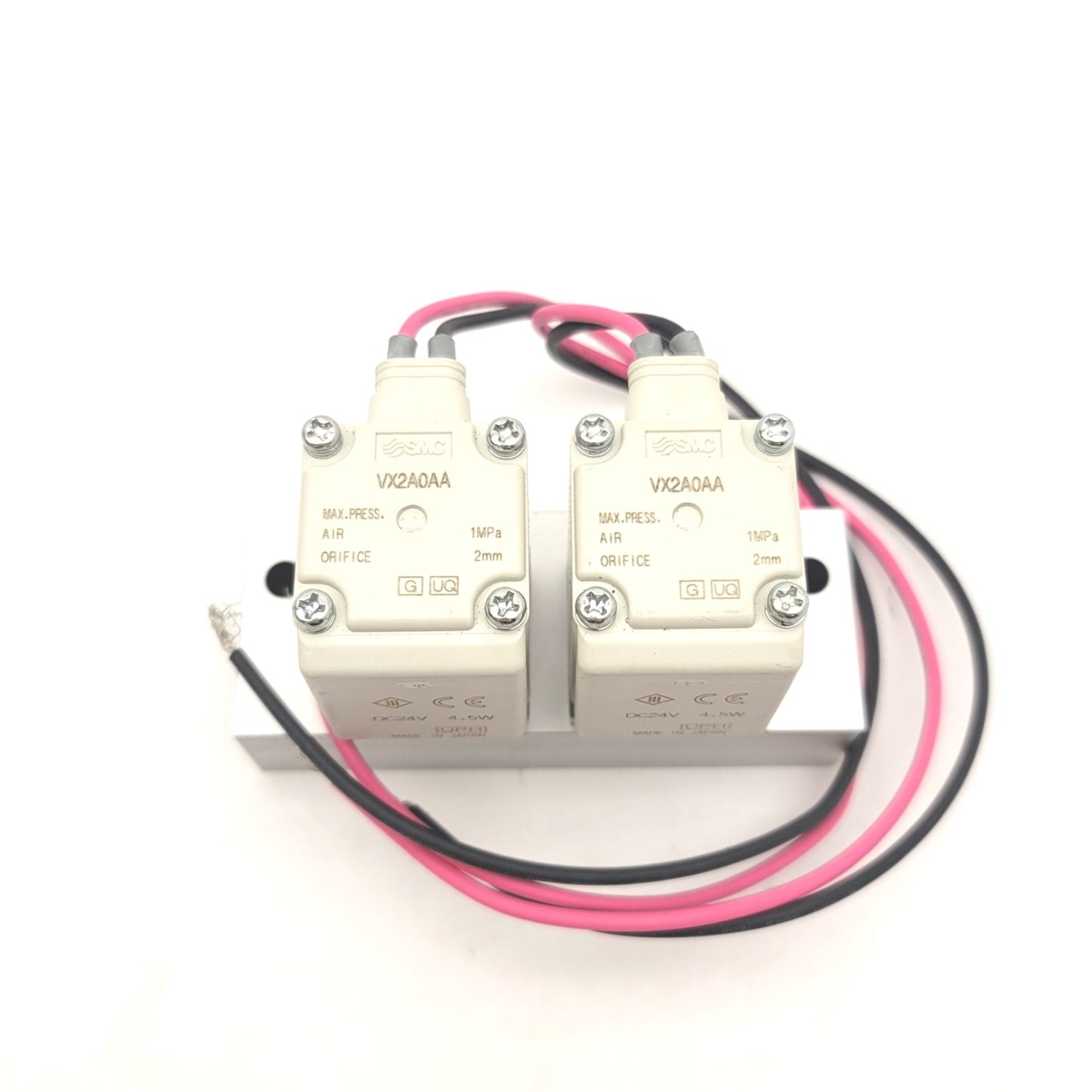 New – Open box Bank Of 2 SMC VX2A0AA Solenoid Valves On SMC VVX210A02B Manifold, 24VDC, 1MPa
