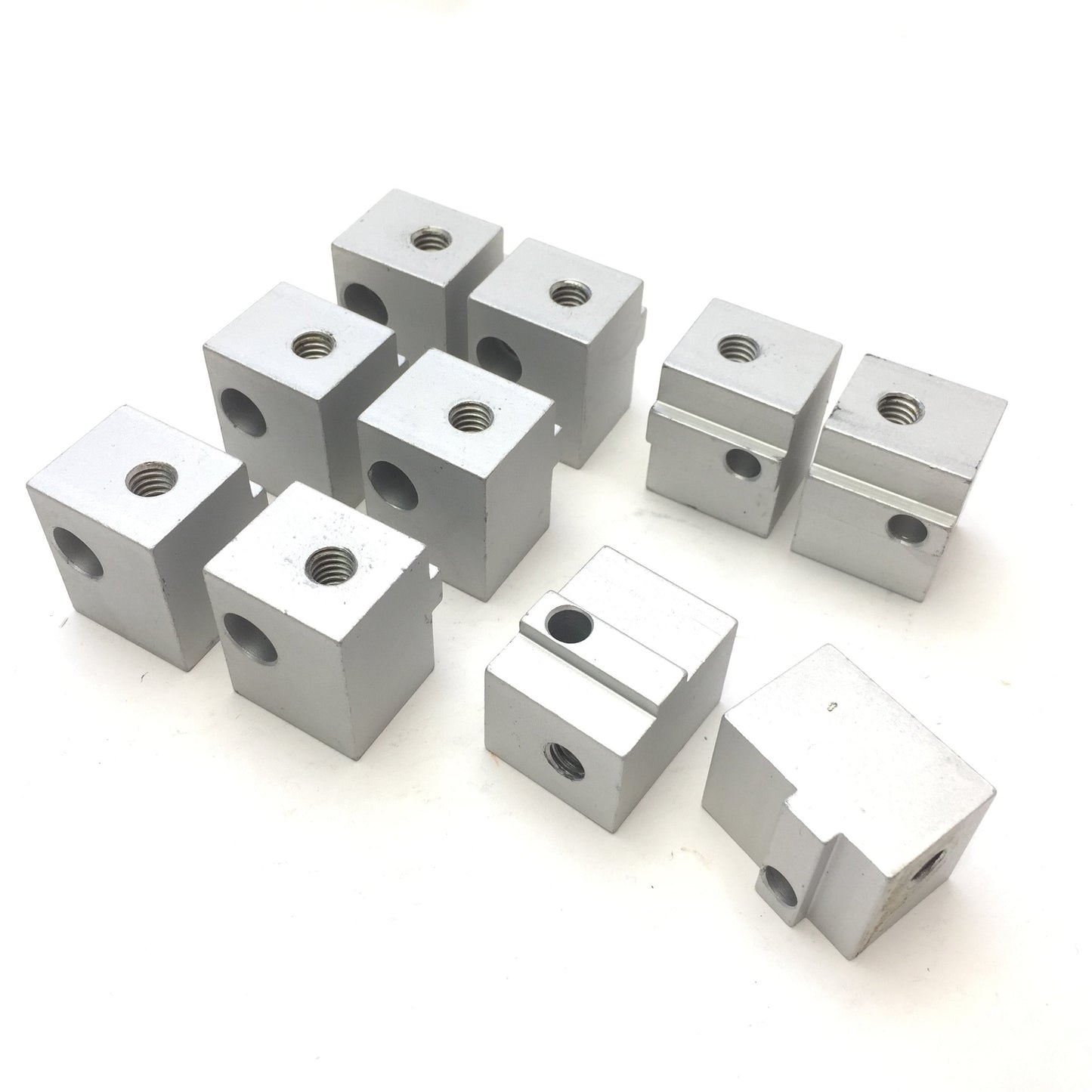 Used Lot of 10 80/20 2425 Aluminum Extrusion Shelving Panel Mount Blocks, 15 Series