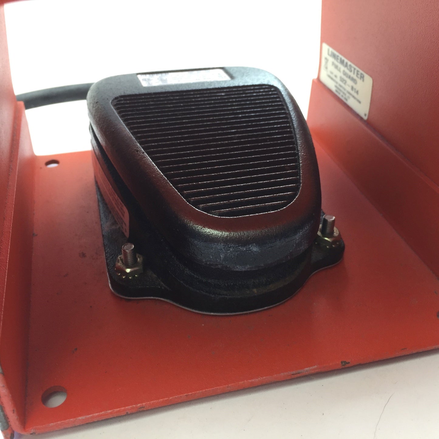 Used Linemaster 522-B14 Full Guard w/ Clipper 632-S Foot Pedal Switch 20A 125-250VAC