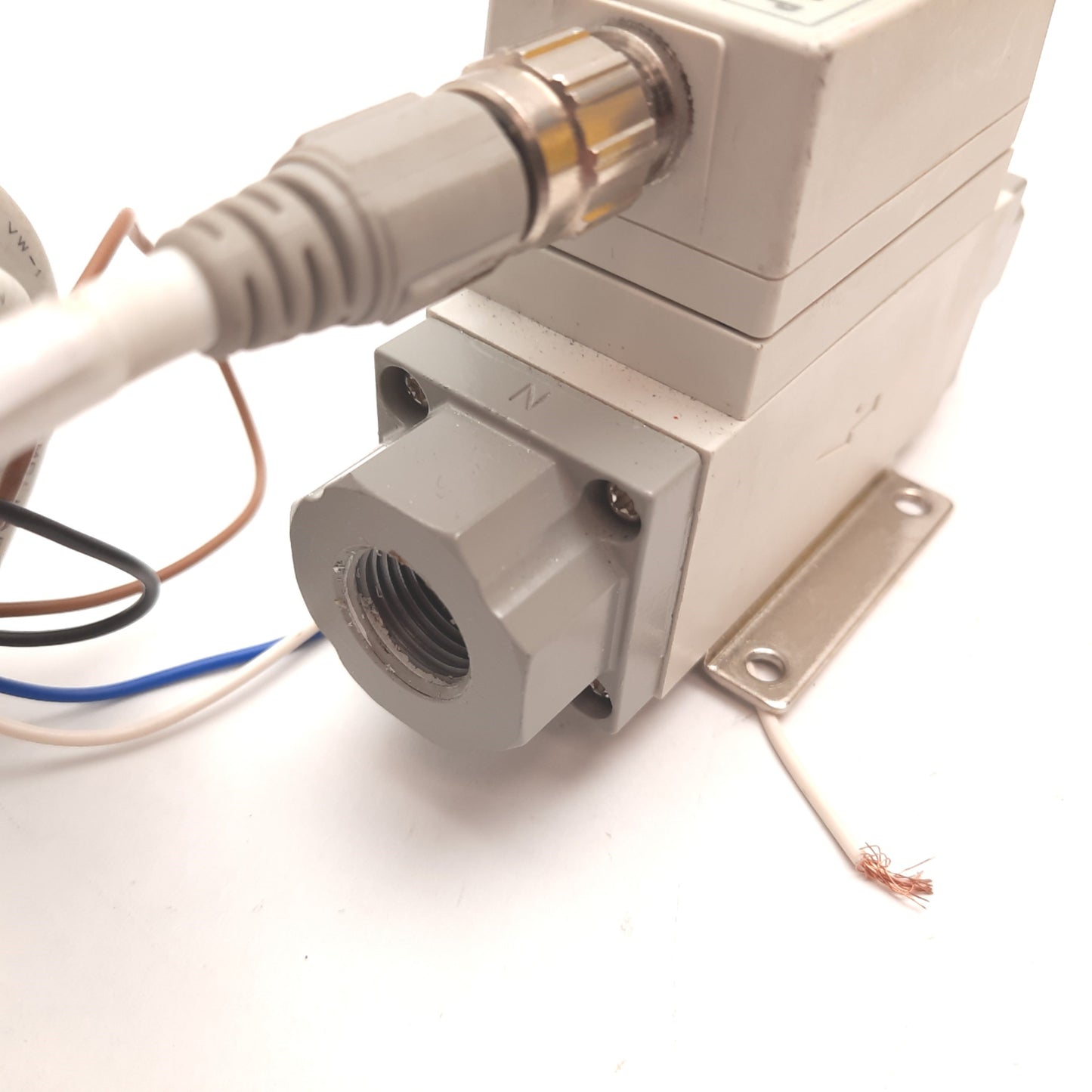 Used SMC PF2A721-N03-67 Digital Flow Switch, 12-24VDC, 20-200L/min, 0.75MPa, PNP