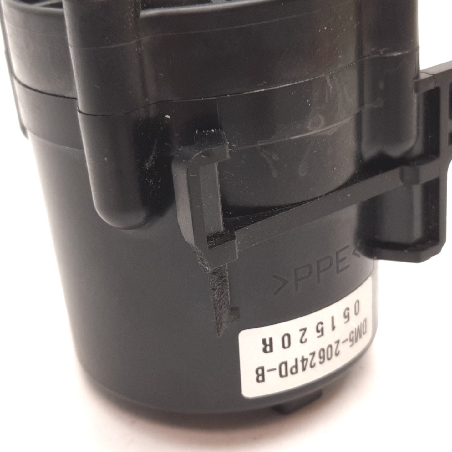 Used Iwaki RD-12TE24-N2V12 Direct Drive Pump, 12.7 L/min 24VDC 3/8" NPT *Broken Foot*