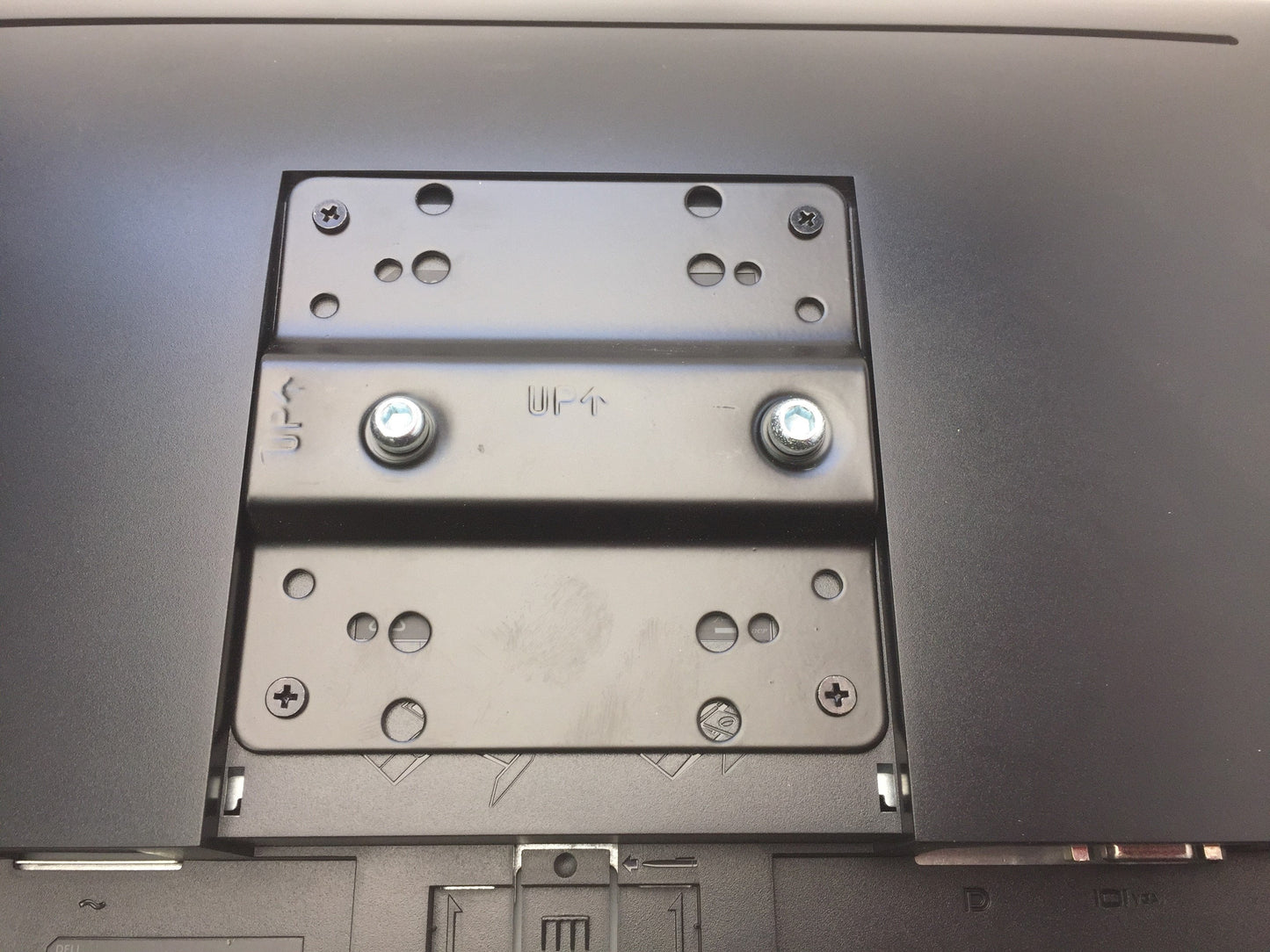 Used Dell E2016HB Flat Panel 19.5" LCD Monitor, Input Rating: 100-240VAC, 50/60Hz 1A