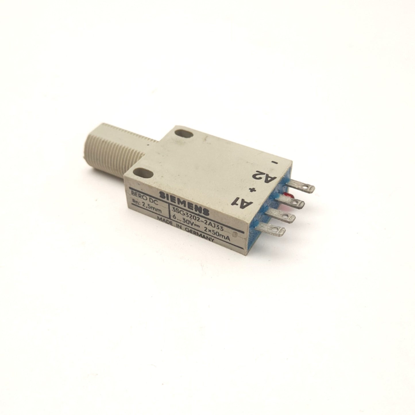 Used Siemens 3SG3202-2AJ33 Proximity Switch, 2.5mm Range, 1x NO 1x NC 50mA, 6-30 VDC