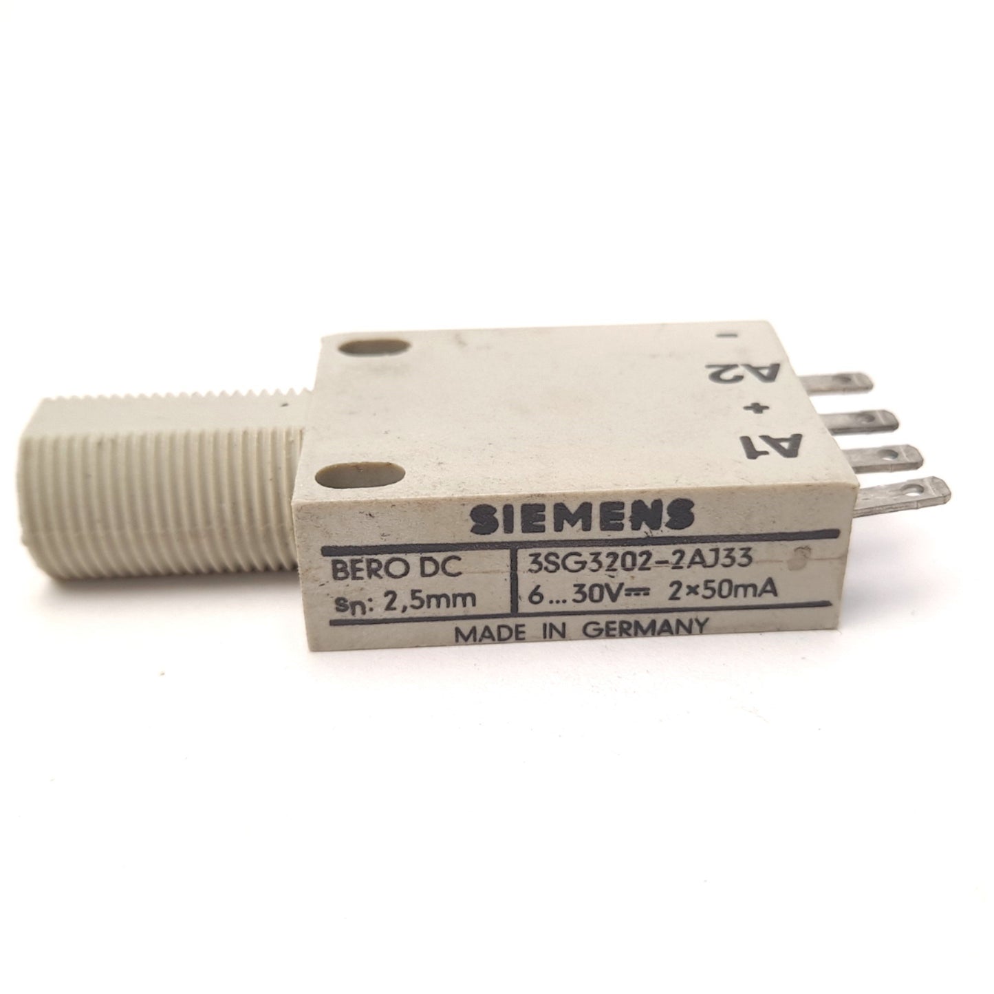 Used Siemens 3SG3202-2AJ33 Proximity Switch, 2.5mm Range, 1x NO 1x NC 50mA, 6-30 VDC