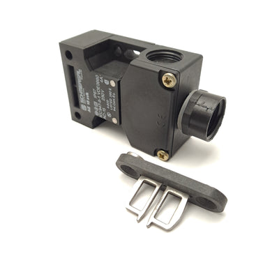 New – Open box Schmeasal AZ15ZVK Keyed Safety Interlock Switch NC 230VAC 4A W/Key