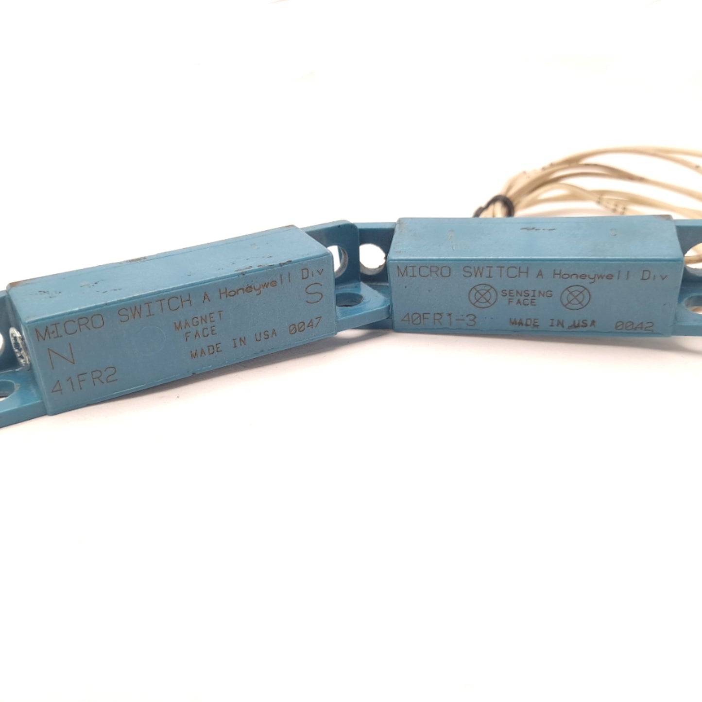 Used Honeywell 40FR1-3 Magnetic Reed Switch 100VDC 120VAC W/Magnetic Proximity Sensor