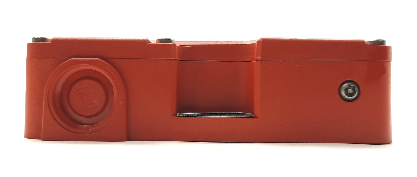 New – Open box Allen Bradley 440K-T27177 TLS2-GD2 Guardmaster Safety Switch, 2NC 1NO, 24V w/Key