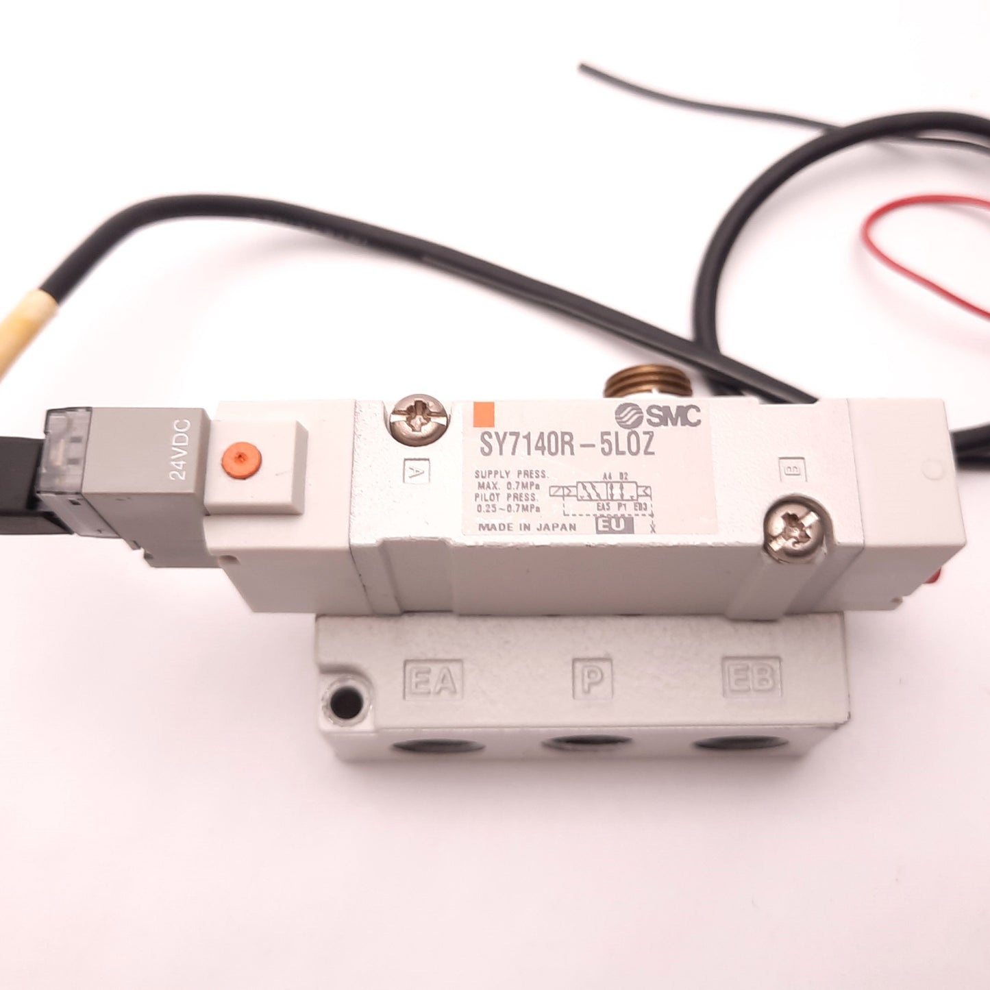 Used SMC SY140R-5LOZ Solenoid Valve 2 Position 5 Port 24V DC Coil 1/4" NPT