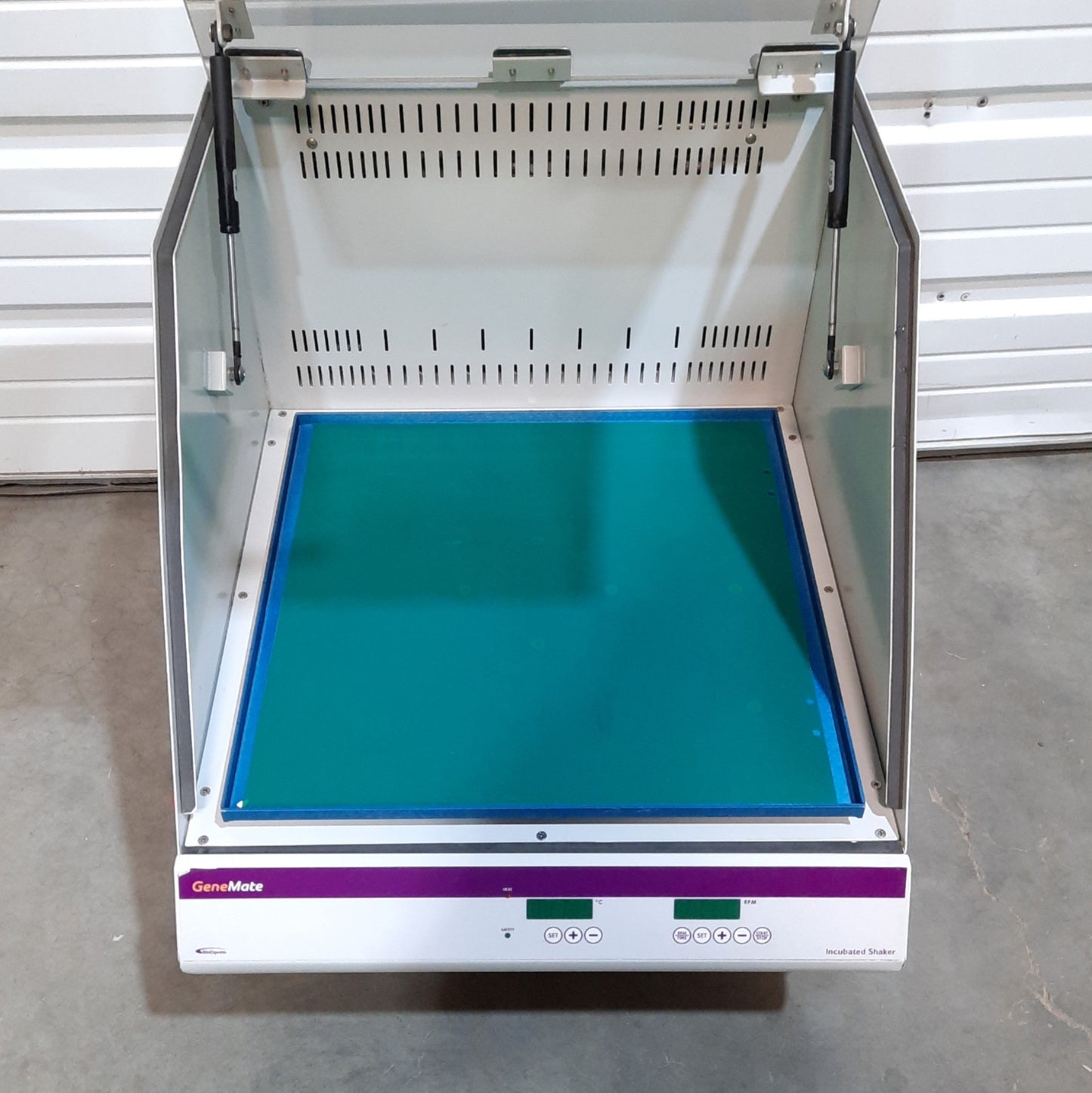 Used Bio Express Incu-Shaker 10L GeneMate Incubated Shaker 18 x 18" 60℃ 300RPM 120VAC