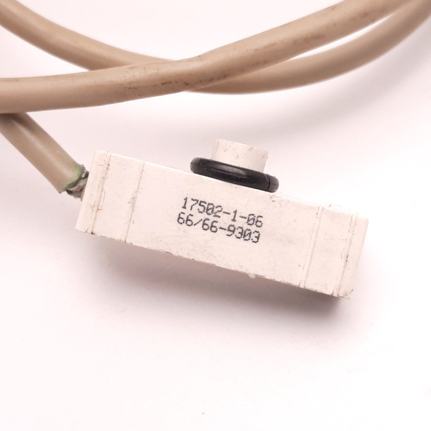 Used PHD 17502-1-06 Reed Switch, NPN Sink or PNP Source, 4.5v - 24v DC, 6 Ft Length