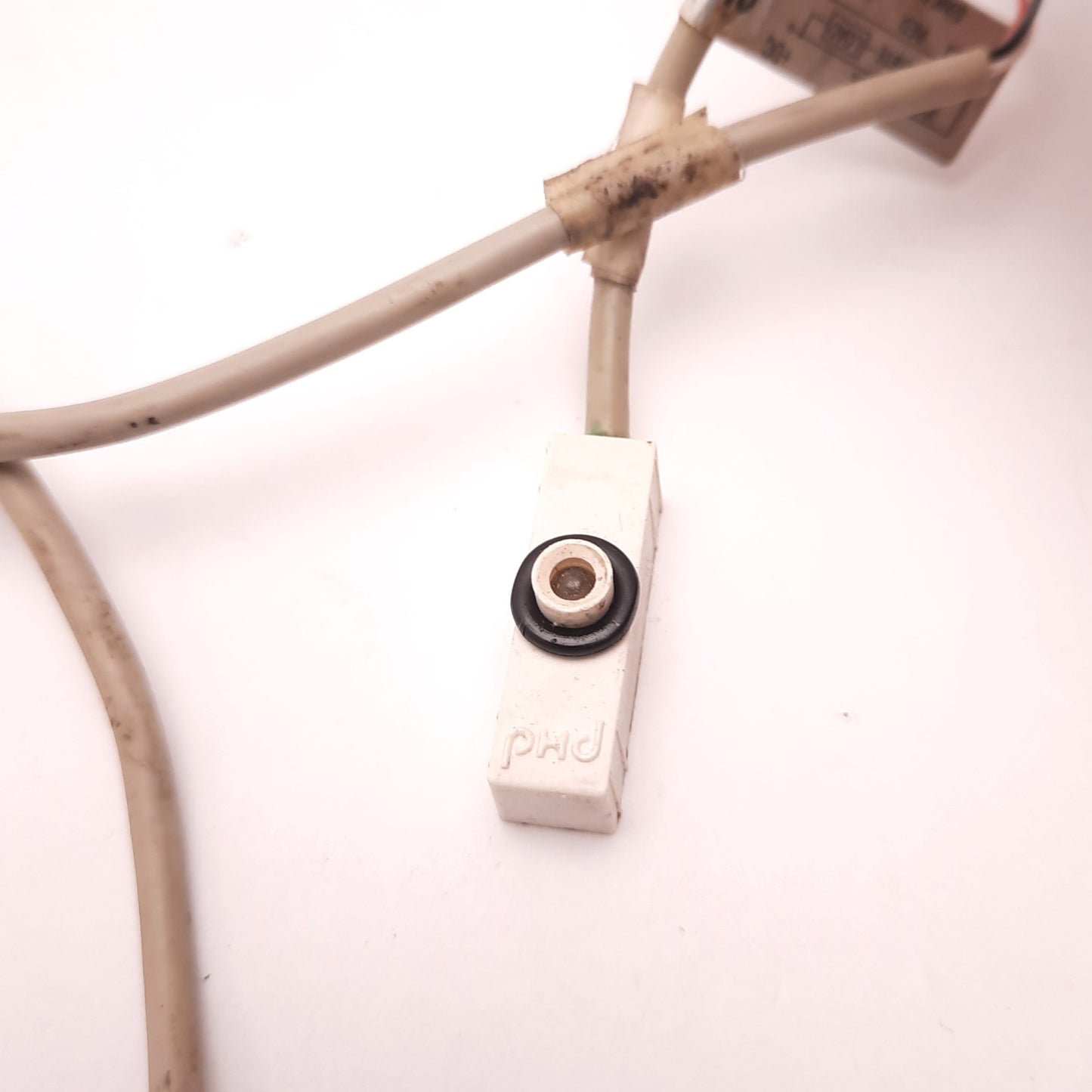 Used PHD 17502-1-06 Reed Switch, NPN Sink or PNP Source, 4.5v - 24v DC, 6 Ft Length