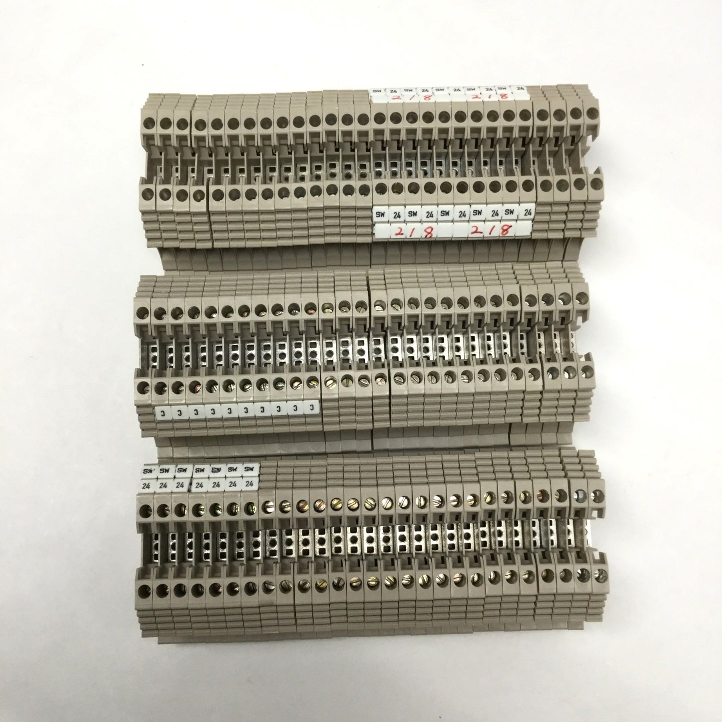 Used Lot of 82 Weidmuller WDU 2.5 W-Series Feed-Thru Screw Terminal Blocks, 800V 24A