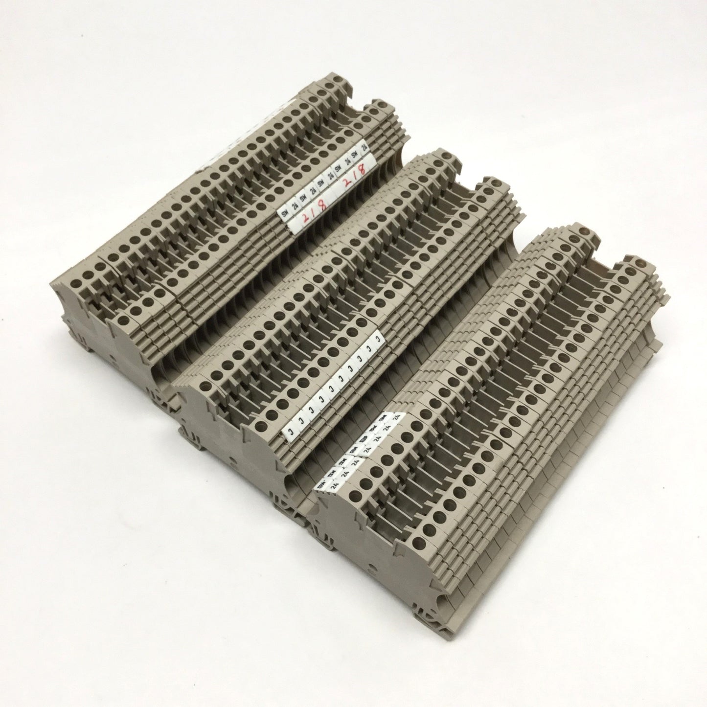 Used Lot of 82 Weidmuller WDU 2.5 W-Series Feed-Thru Screw Terminal Blocks, 800V 24A