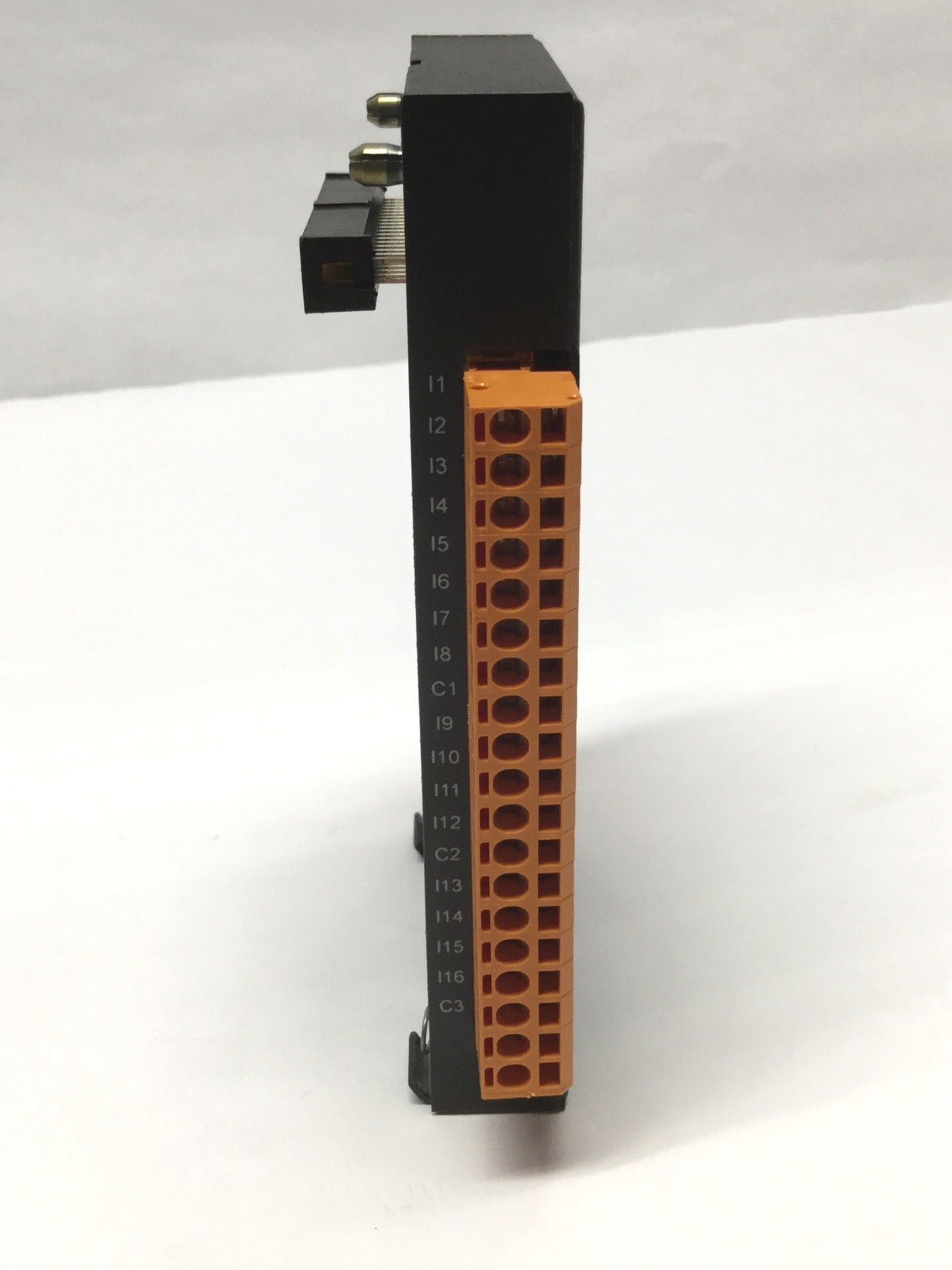 Used GE Fanuc IC300DIQ716C SmartStack Digital I/O Module 12-24 VDC In, 10-28VDC Out