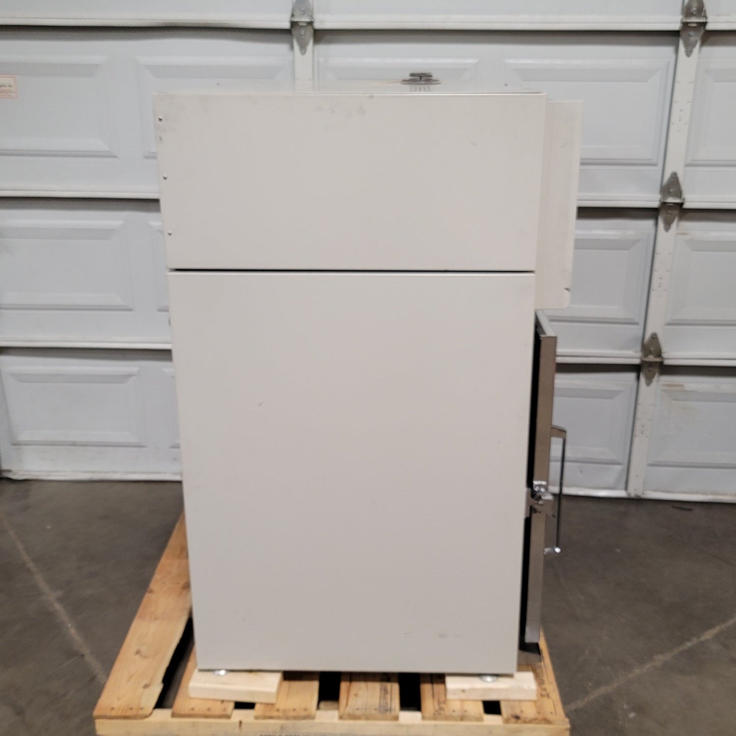 Used Forma Scientific Model 3851 Environmental Testing Chamber 208/220VAC 13.0A 1Ph