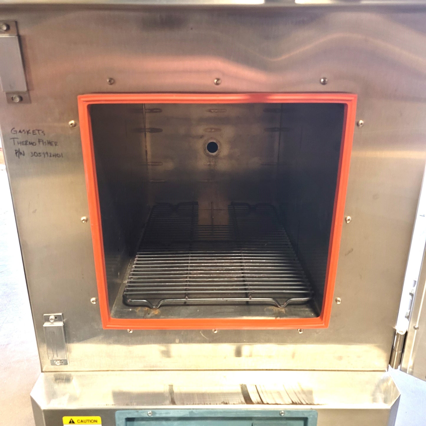 Used Blue M VO1218SA Vacuum Oven, 1250W, 40-260°C ±1°C, 18 x 12 x 12" Chamber, 120VAC