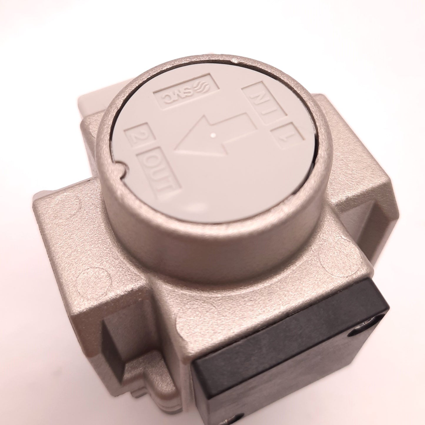 New Lot of 2 SMC AR25K-N02E-Z Modular Regulator, 1/4 NPT, Backflow Function, Gauge