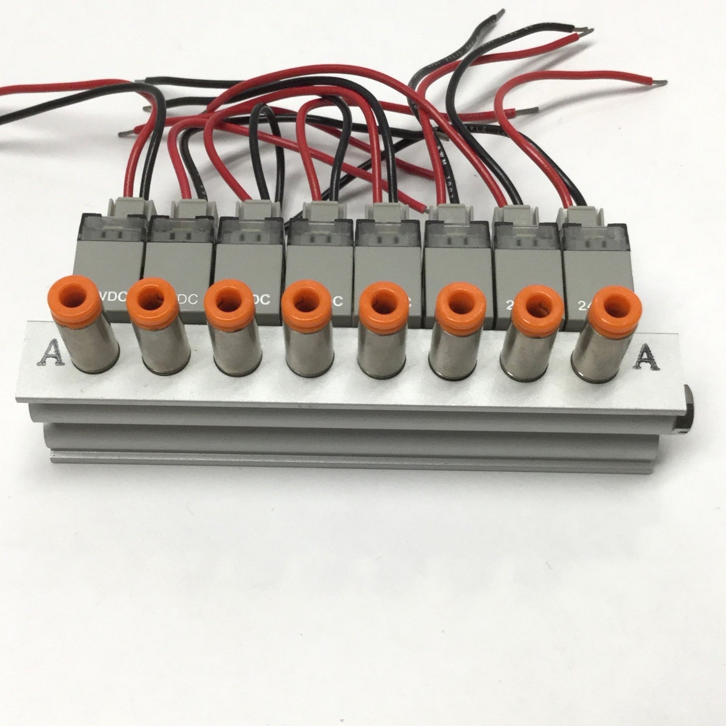 Used SMC SY114A-5LZ (8x) Solenoid Valves, 3-Port 2-Position NC, 24VDC on Manifold