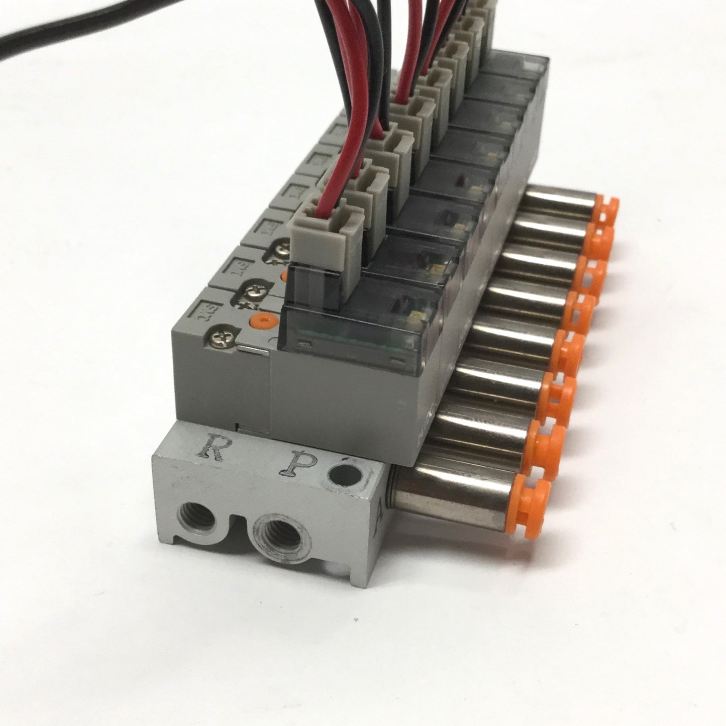 Used SMC SY114A-5LZ (8x) Solenoid Valves, 3-Port 2-Position NC, 24VDC on Manifold