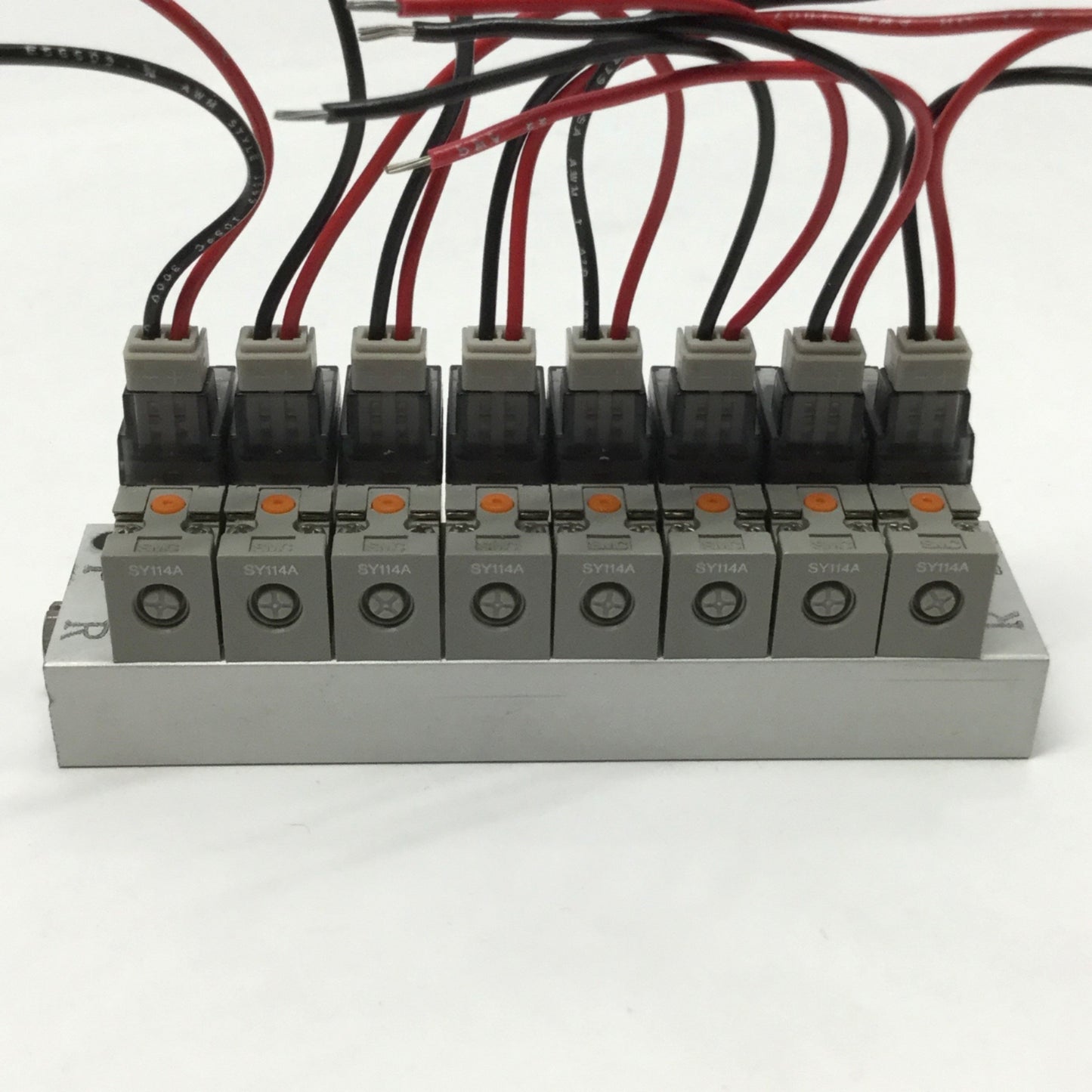 Used SMC SY114A-5LZ (8x) Solenoid Valves, 3-Port 2-Position NC, 24VDC on Manifold