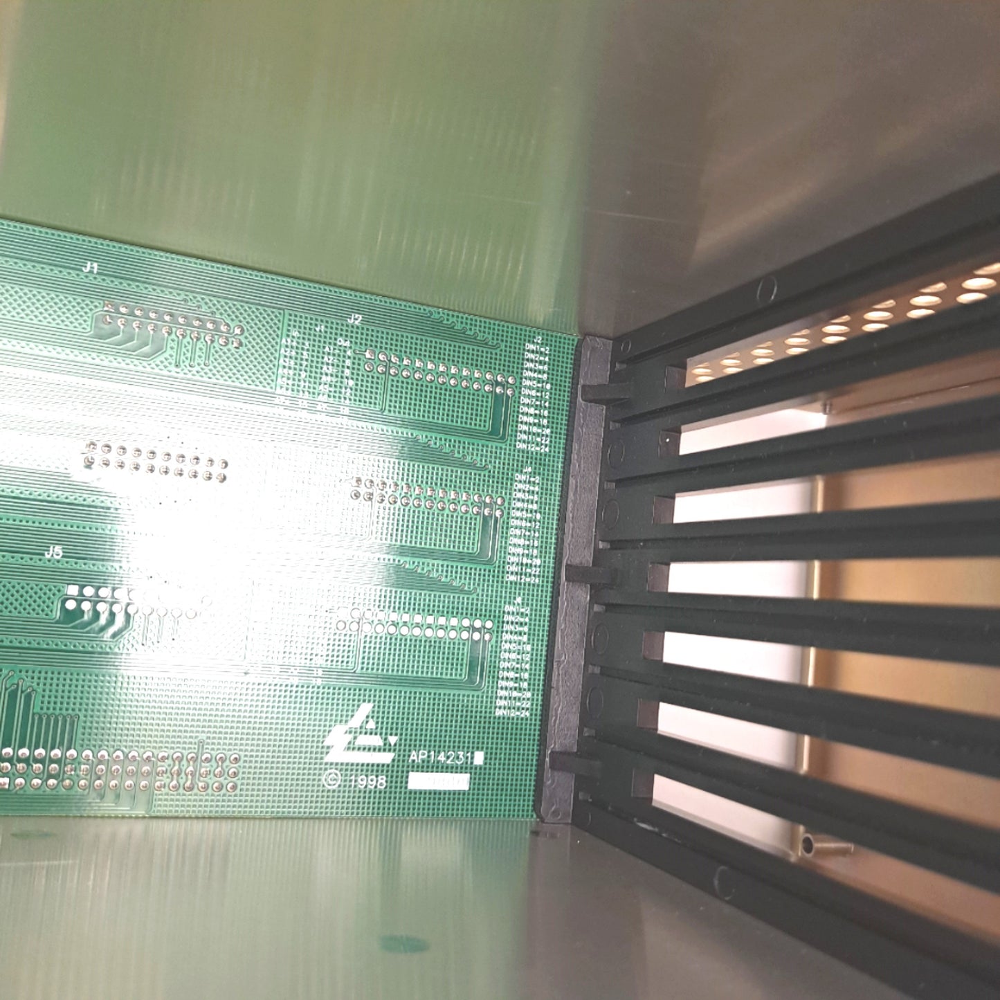 Used Air Products AP14231 Backplane Rack Chassiy 4 Slot No Power Supply