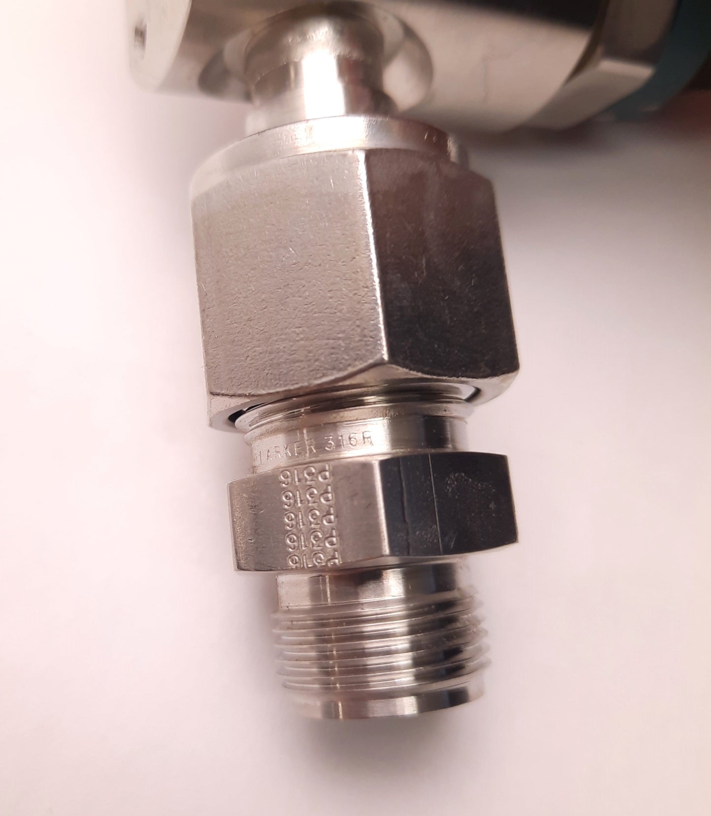 Used Tescom PV72HK-V0F0-115 Diaphragm Valve, 1/2 FVCR x MVCR, 316R Vacuseal