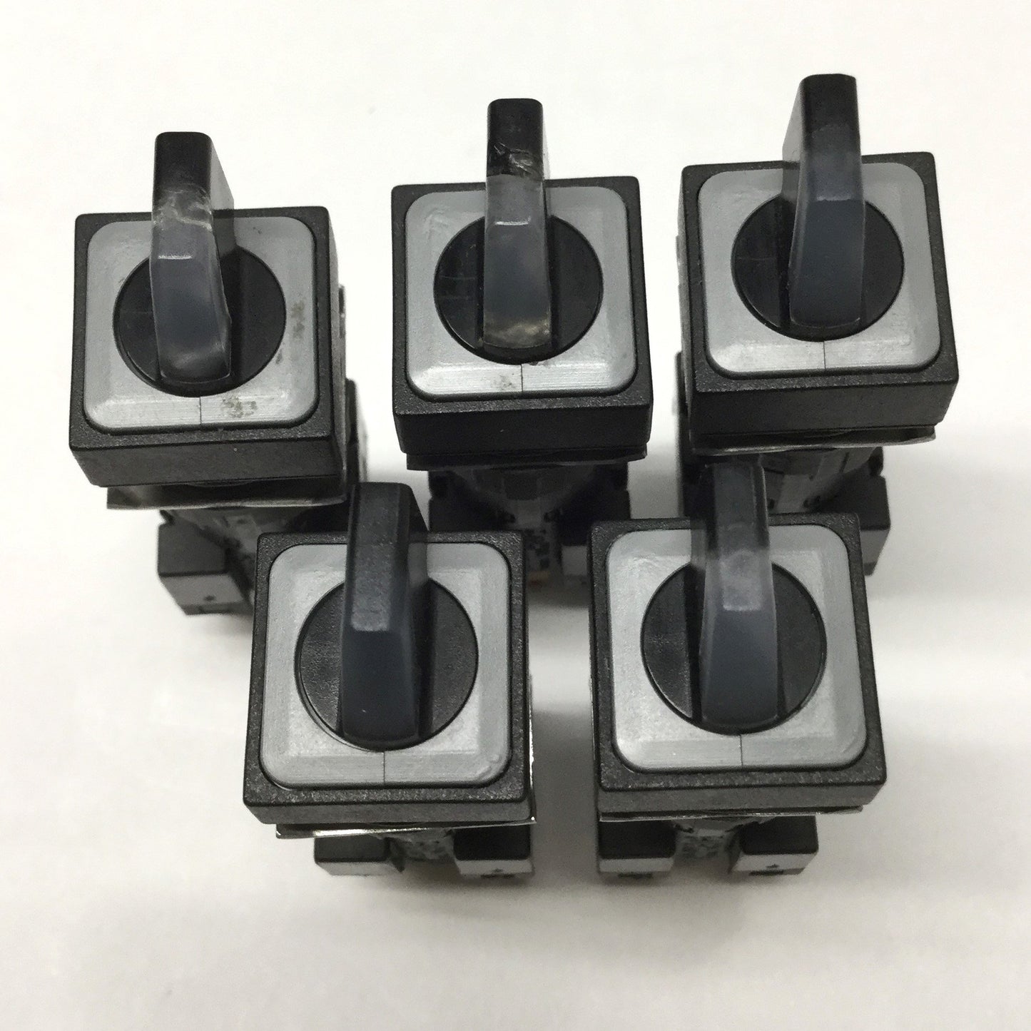 Used Lot of 5 Eaton Moeller Q18LWK3R-WS Selector Switches, 3-Position Maintained, 2NO