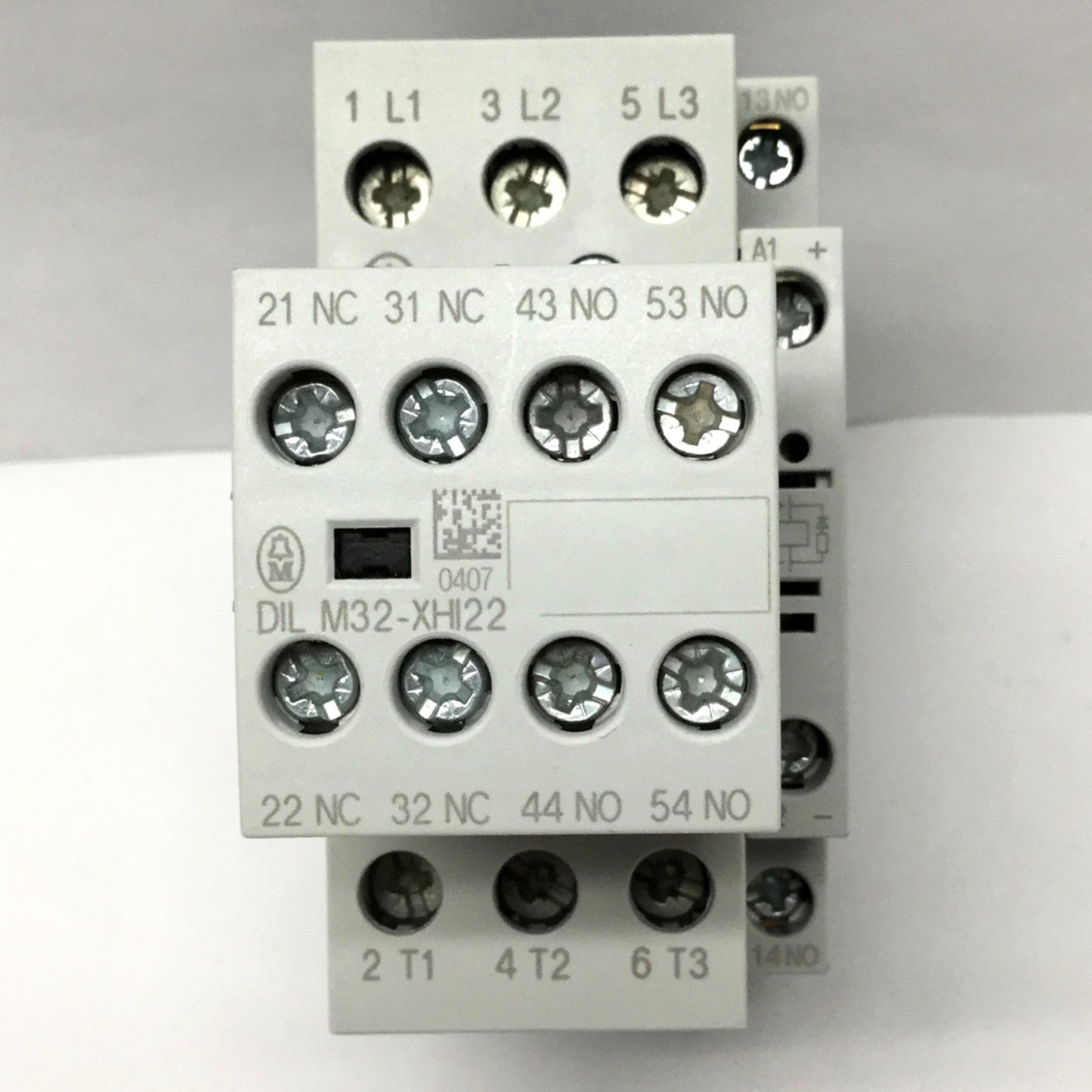 Used Moeller Eaton DIL M32-10 Contactor 3-Pole, 24VDC Coil, 40A 600V, w/ 3NO-2NC Aux