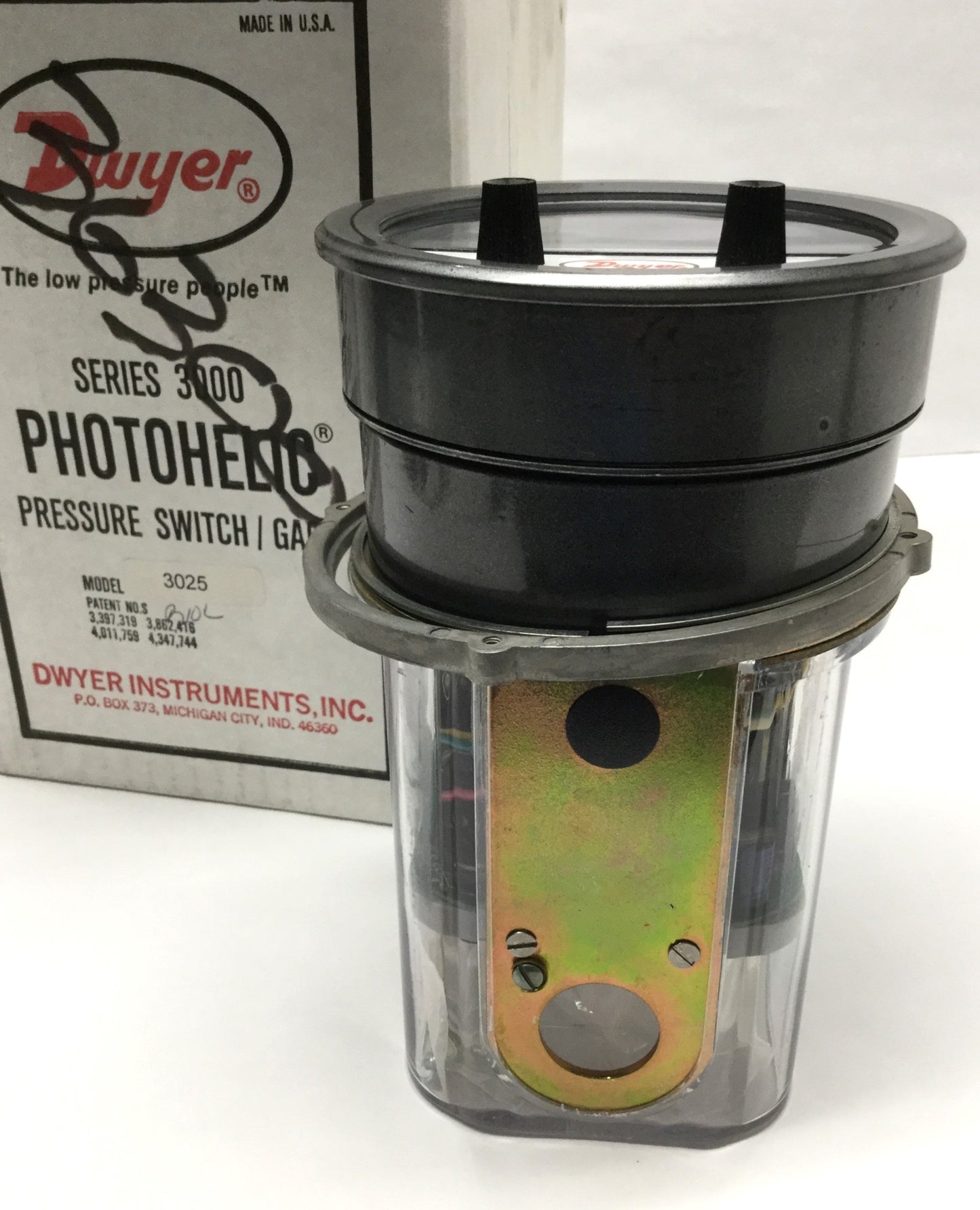 New – Open box Dwyer 3025 Photohelic Pressure Gauge Switch, 0-25" wc Water, 120VAC, 25psig Max