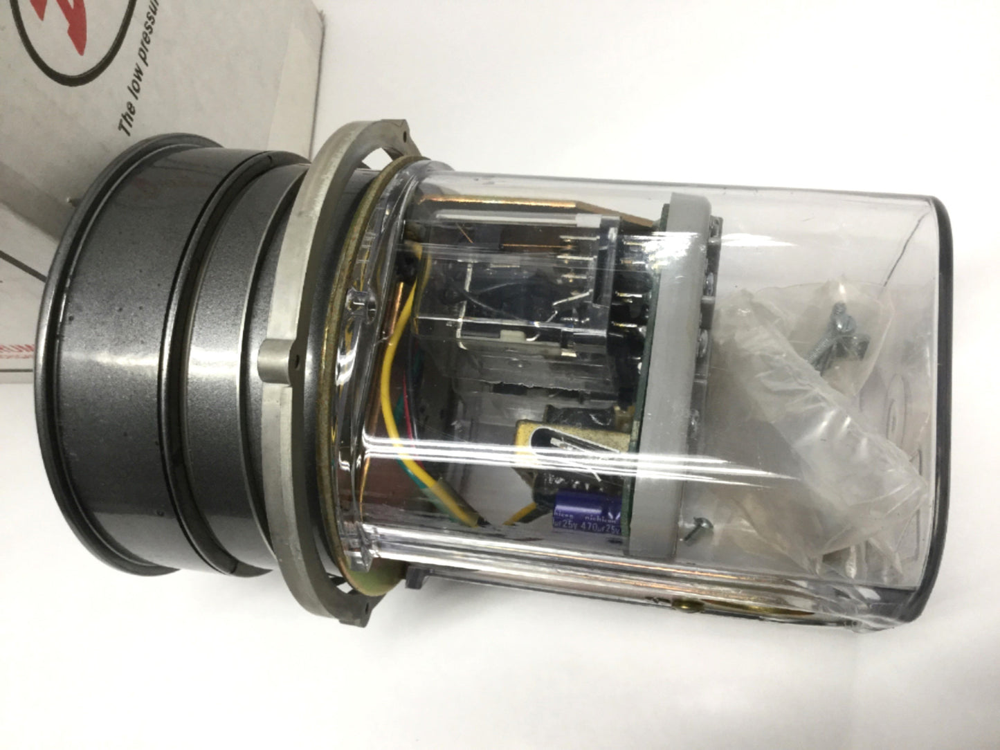 New – Open box Dwyer 3025 Photohelic Pressure Gauge Switch, 0-25" wc Water, 120VAC, 25psig Max