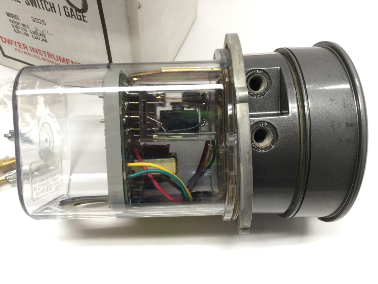 New – Open box Dwyer 3025 Photohelic Pressure Gauge Switch, 0-25" wc Water, 120VAC, 25psig Max