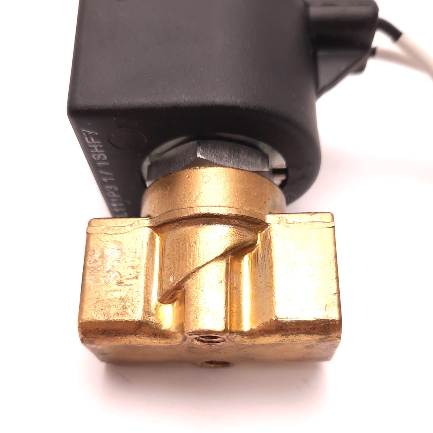 Used Parker 7121KBN2GF00 Solenoid Valve 1000 psi, 110-120V 50/60Hz, 1/4" NPT N0L111P3