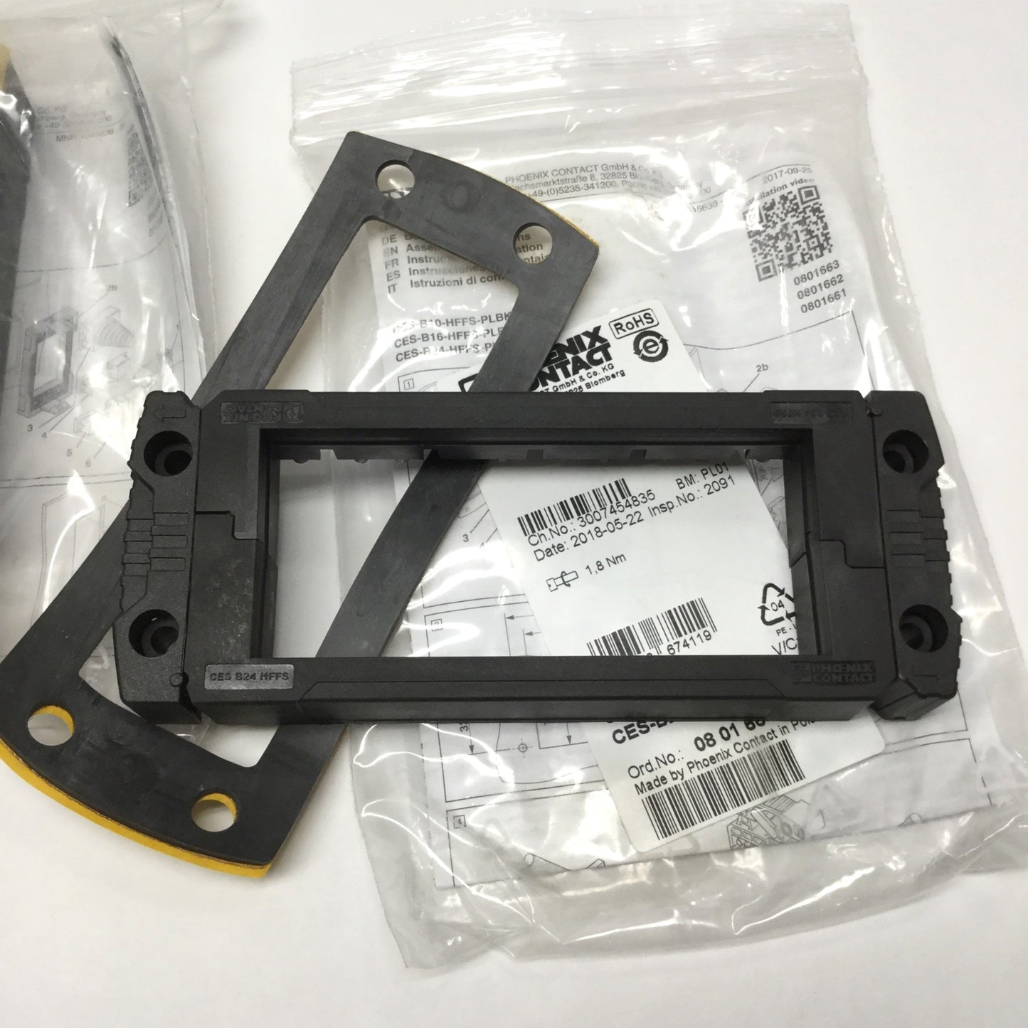 New Lot of 2 Phoenix CES-B24-HFFS-PLBK Cable Sealing Frame 10-Sleeve w/Locking Latch