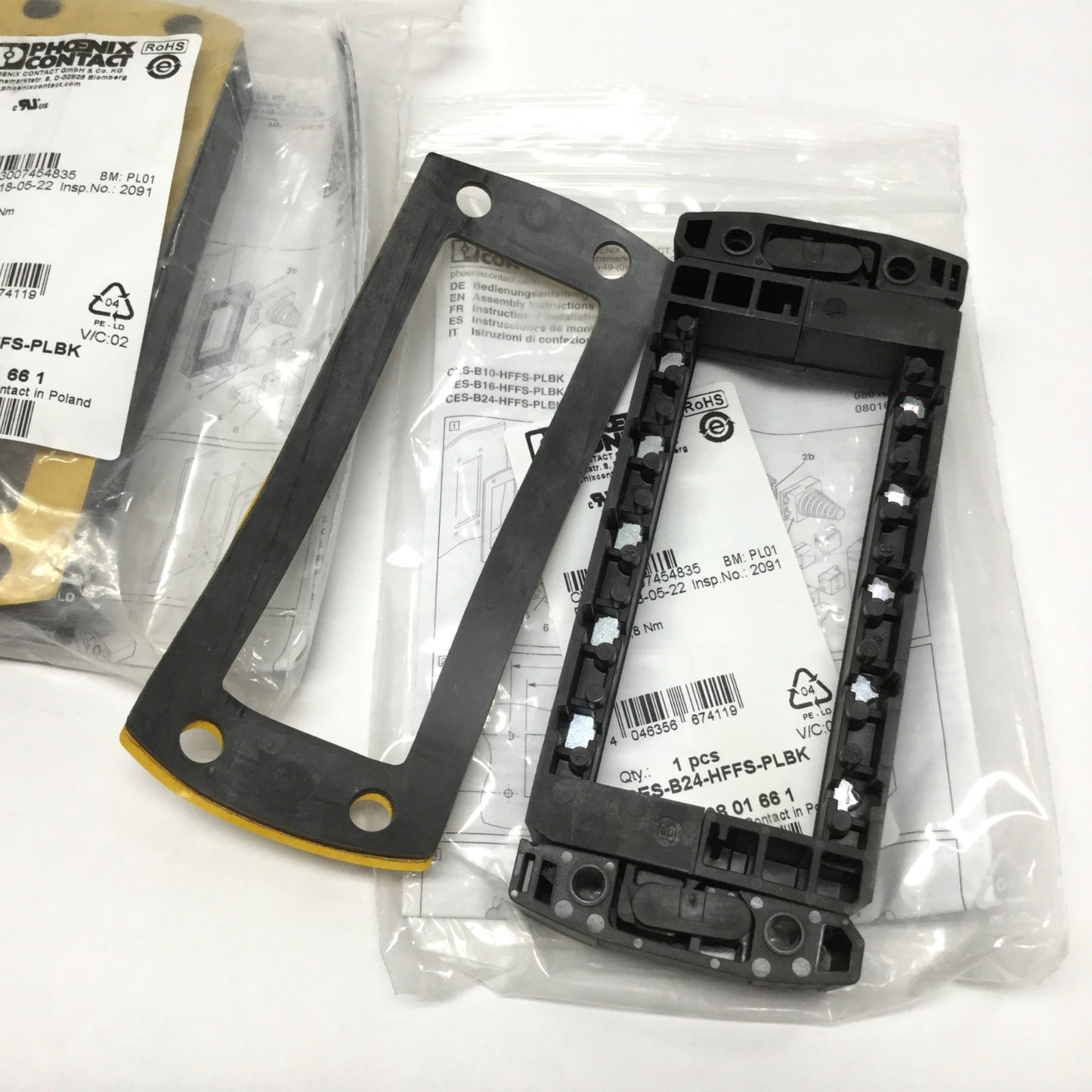 New Lot of 2 Phoenix CES-B24-HFFS-PLBK Cable Sealing Frame 10-Sleeve w/Locking Latch