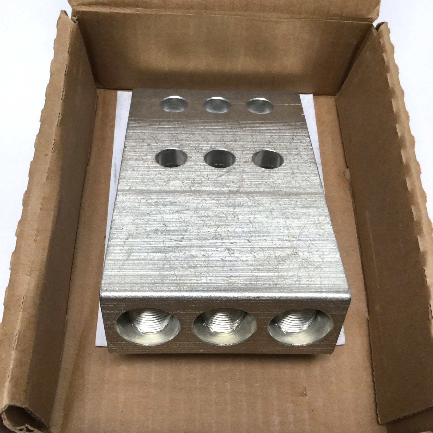 New – Open box Blackburn Ilsco ADR60-34D Mechanical Lug, Aluminum 600kcmil, 3-Conductor, 6-Hole